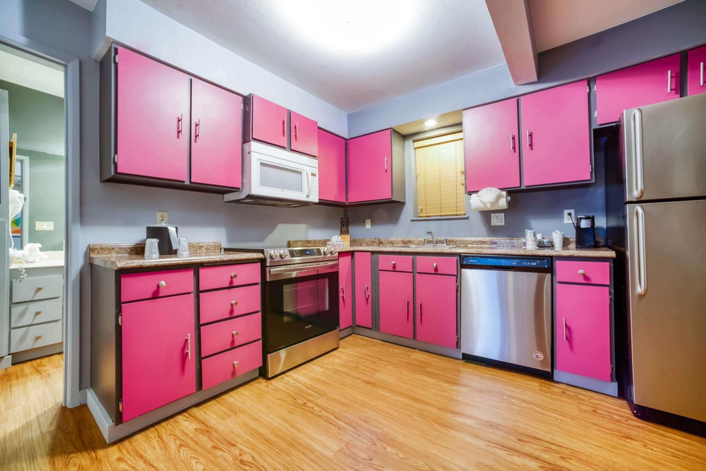 One-Bedroom Suite with Kitchen - Photo 3