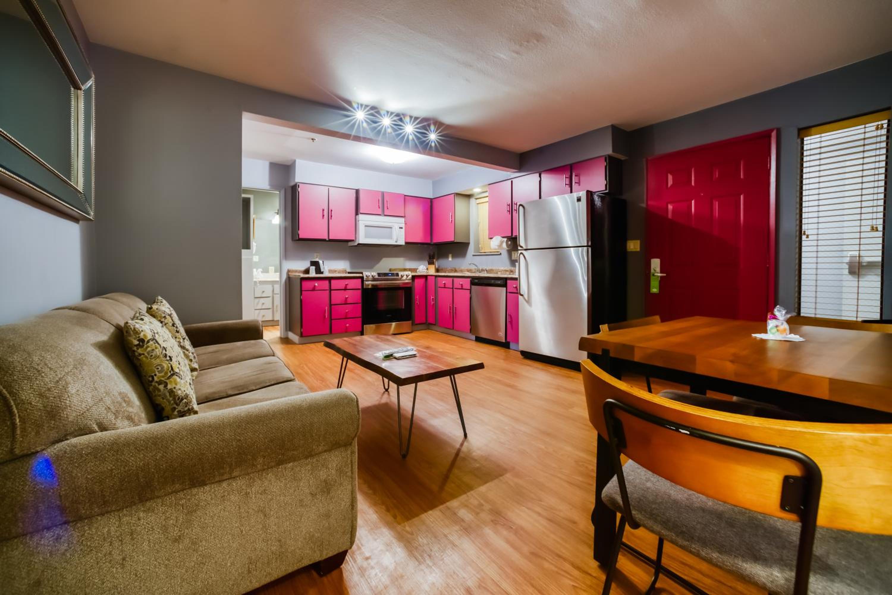 One-Bedroom Suite with Kitchen - Photo 2