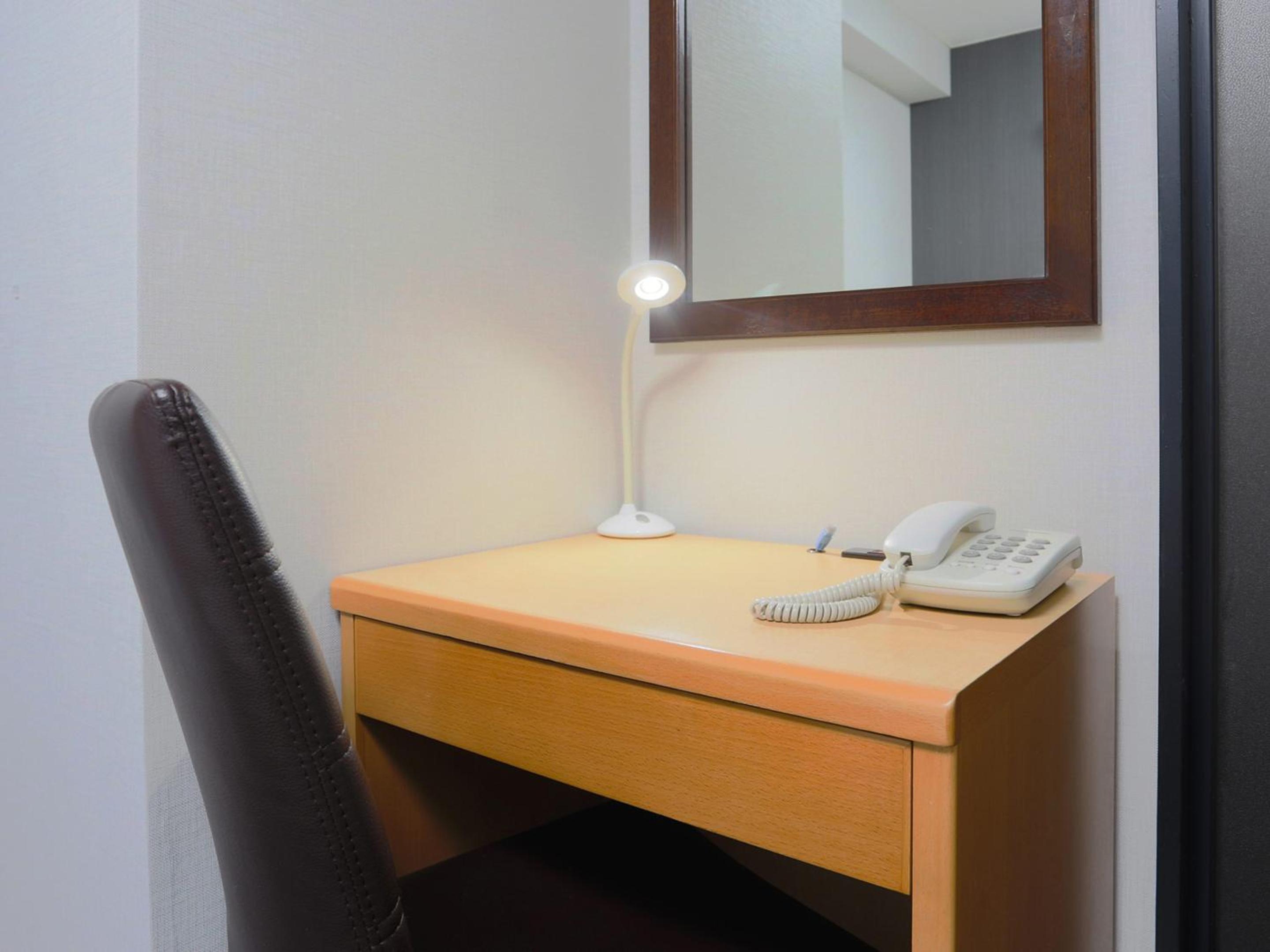 Small Single Room - Smoking photo 2