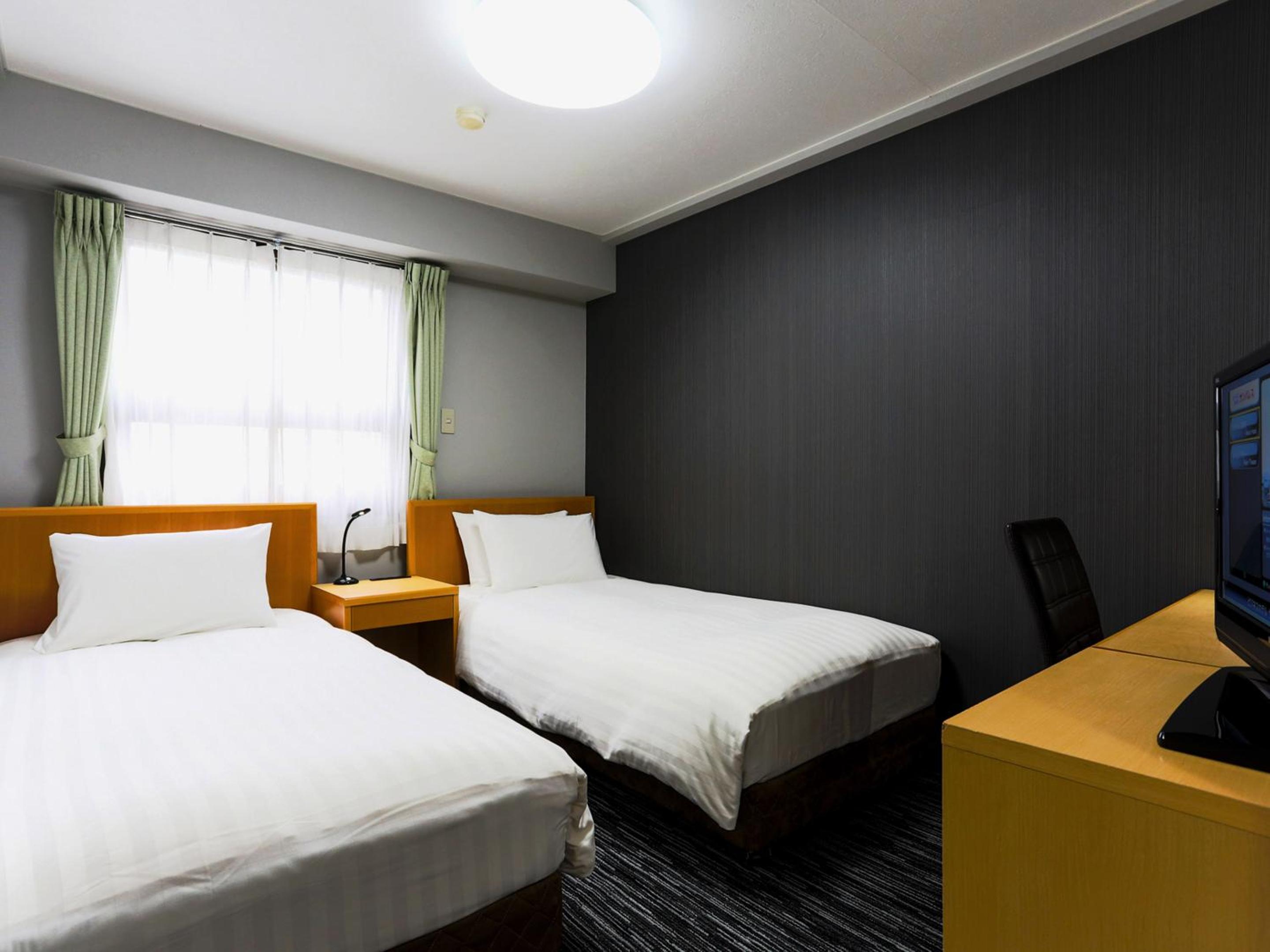 Twin Room - Non-Smoking photo 2