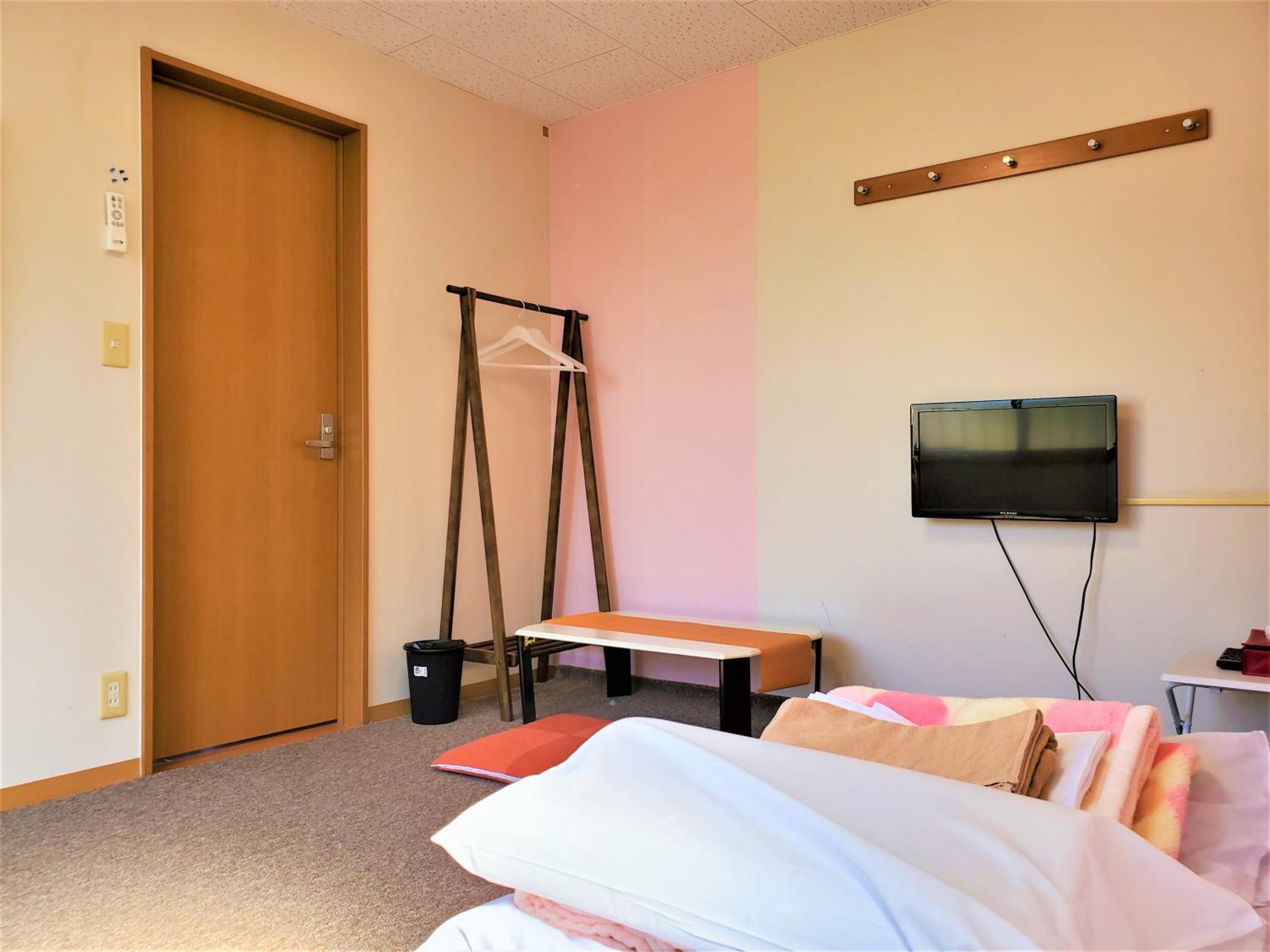 Twin Room - Photo 4