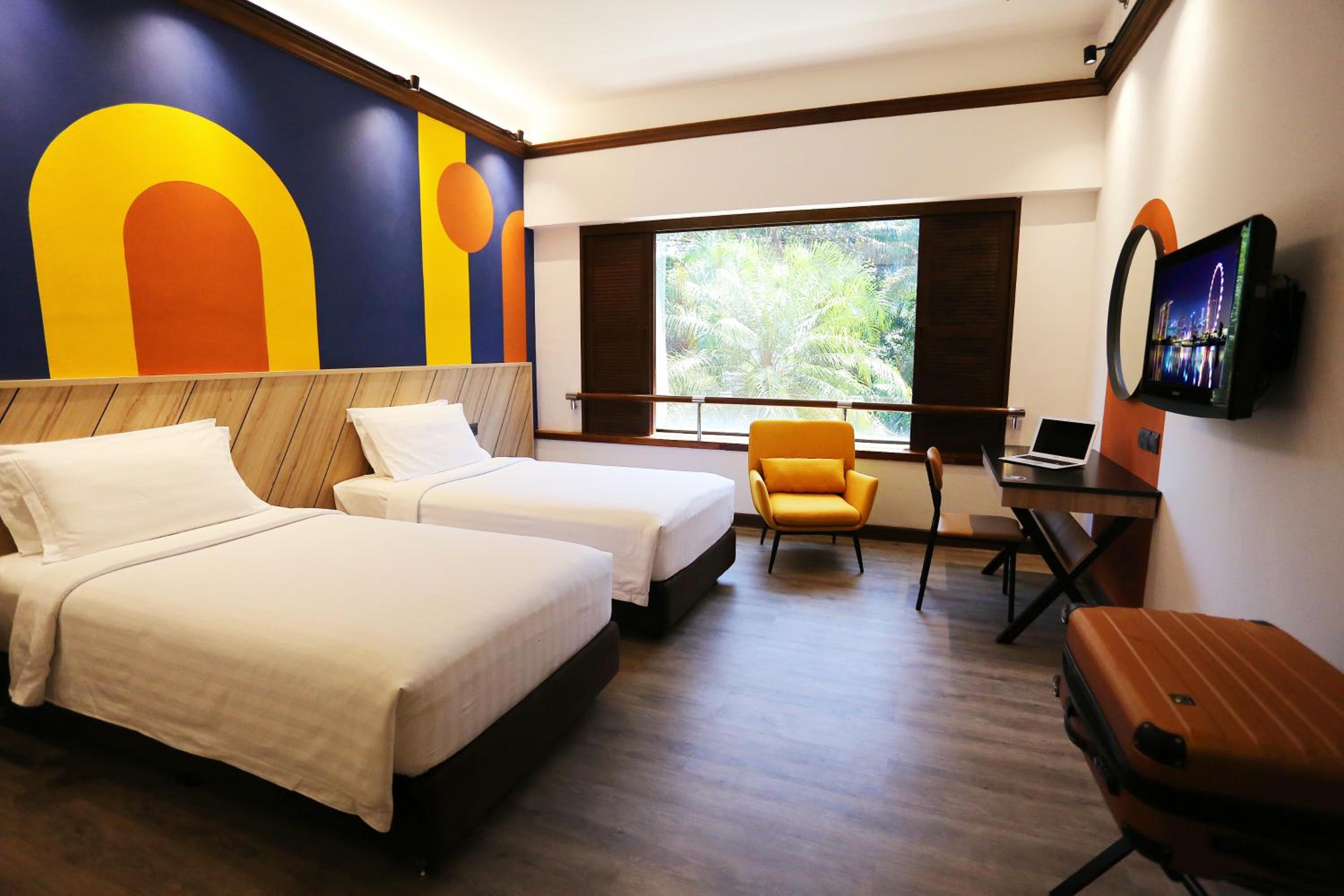 Deluxe Tropical King or Twin Room