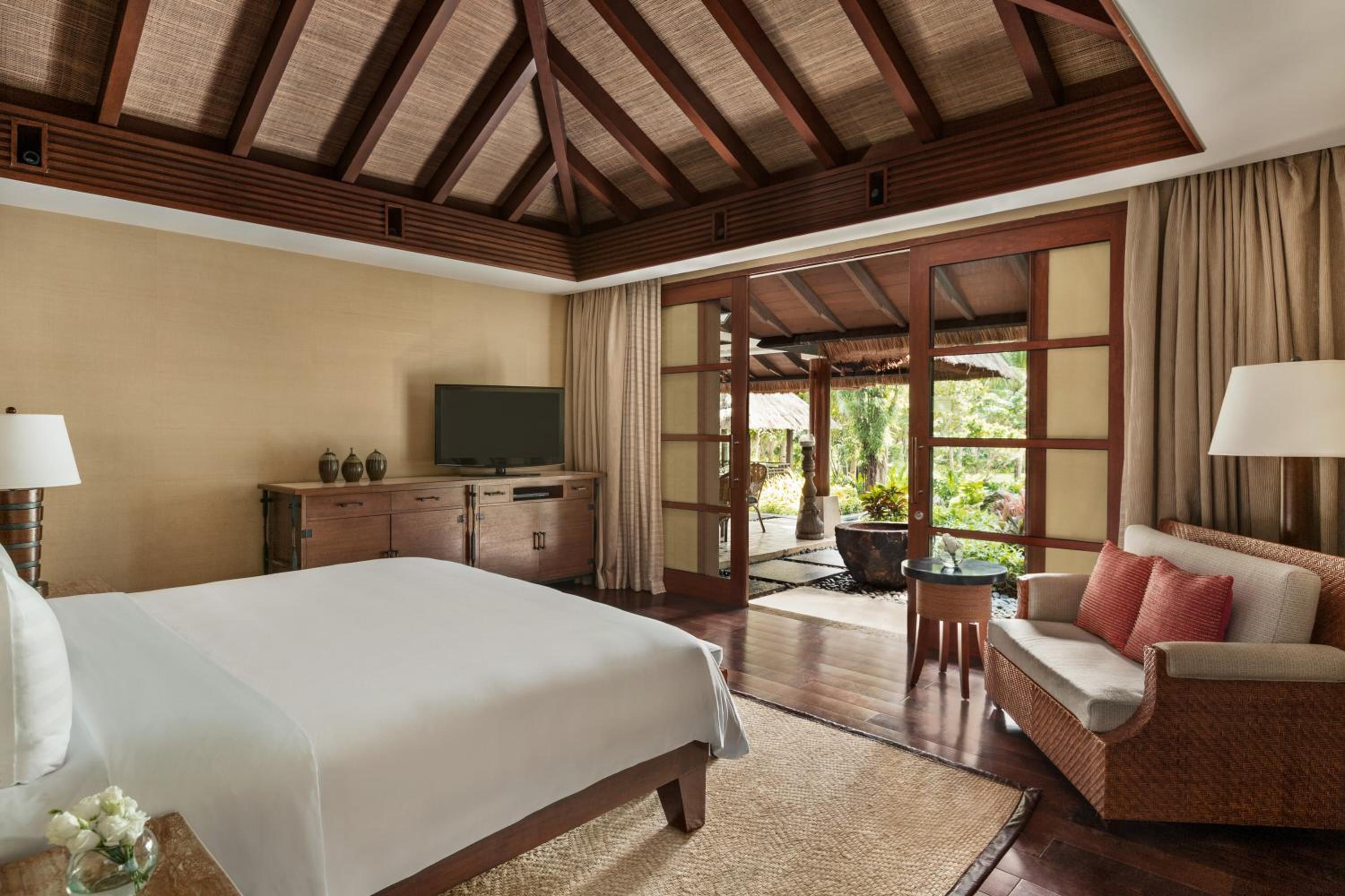 One-Bedroom Pool Villa with Free Roundtrip Caticlan Airport Transfers - Photo 6