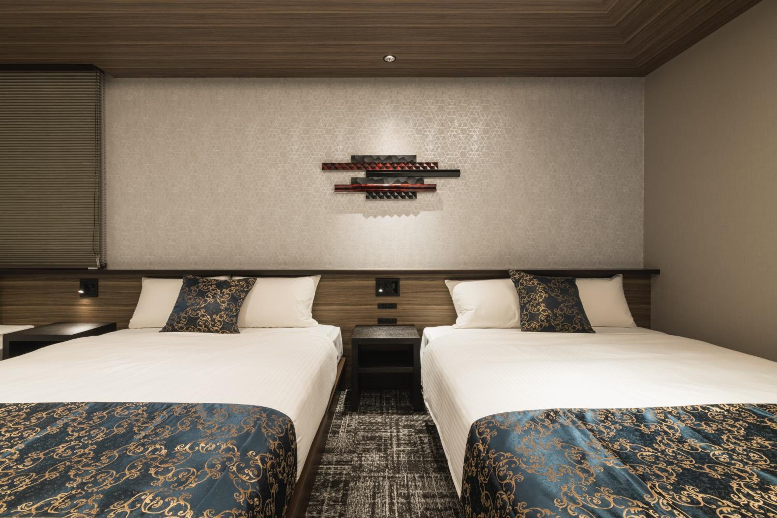 Superior Suite - Photo 7