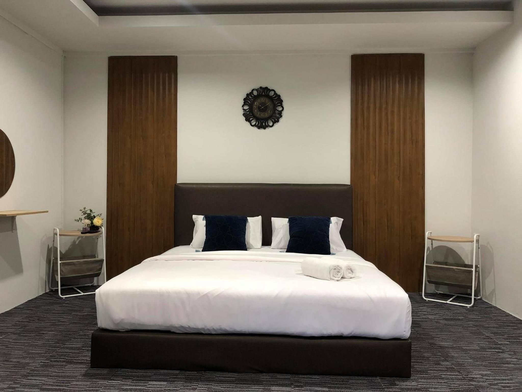 Standard King Room - Photo 1