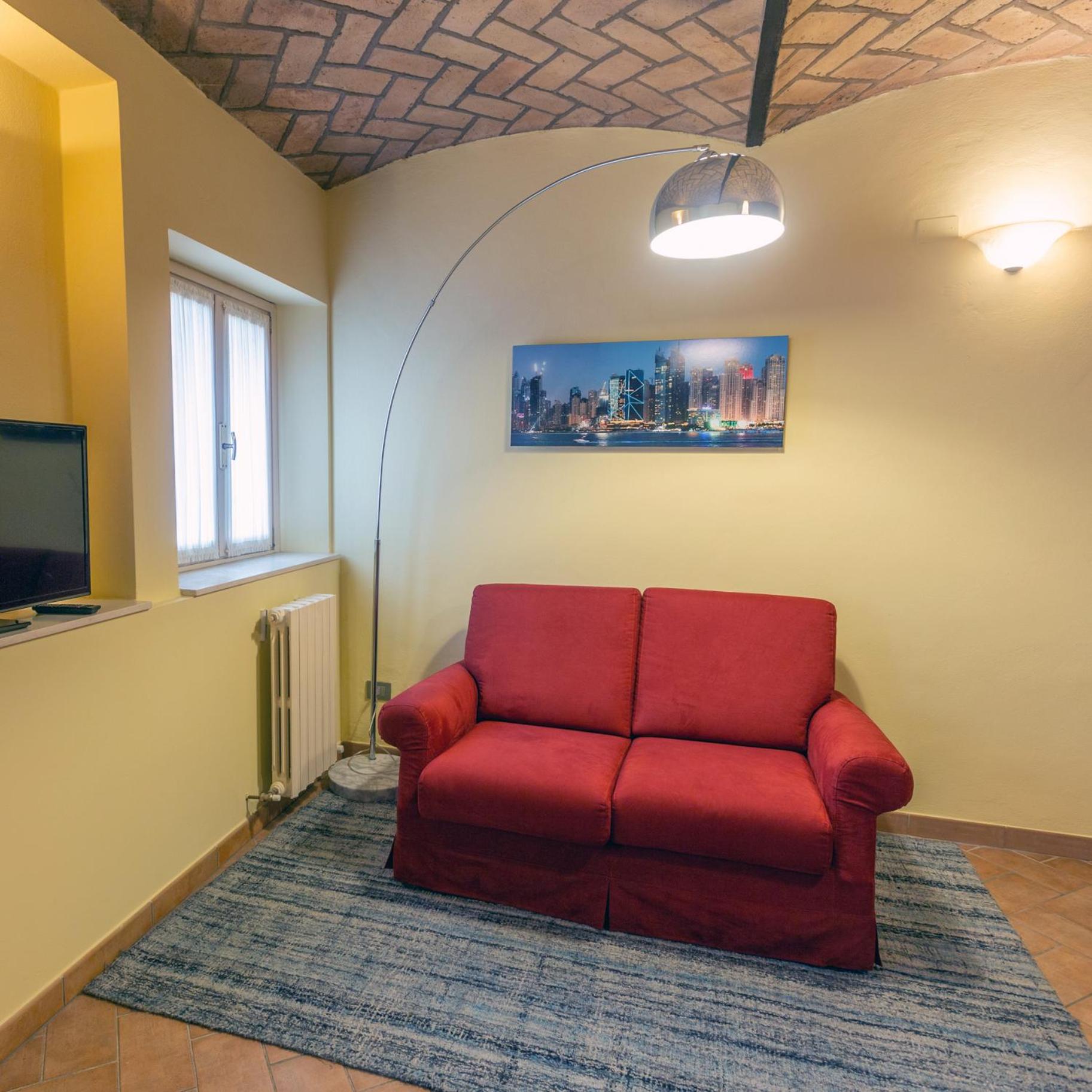 One-Bedroom Apartment photo 3