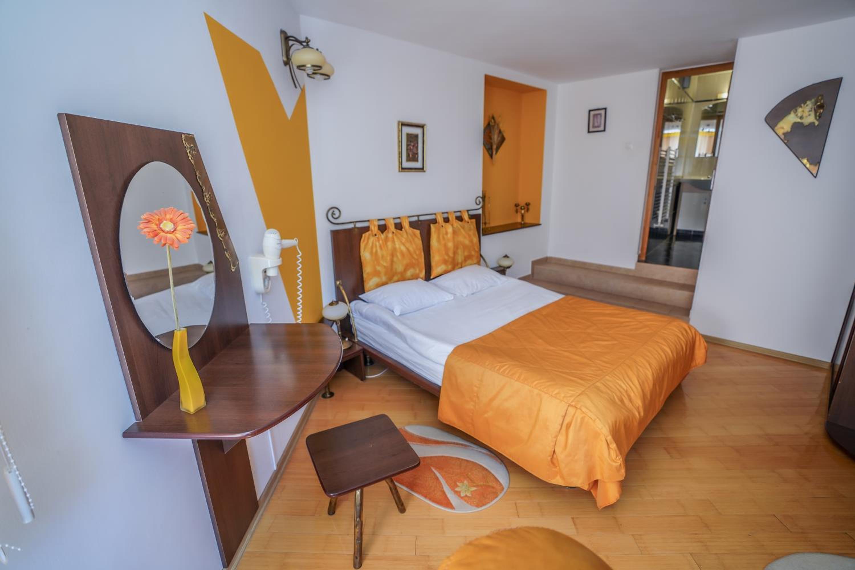 Double Room - Photo 2