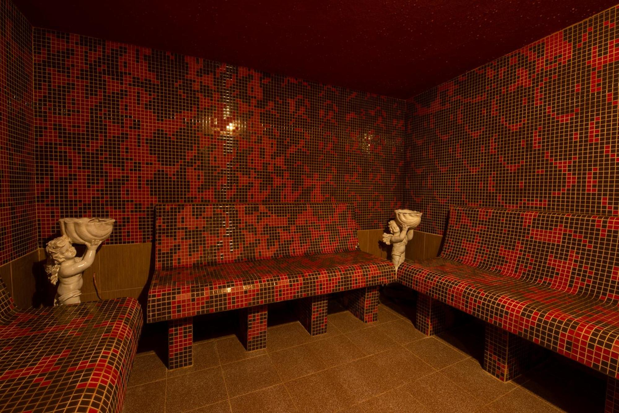 Quadruple Room with Spa Package - Photo 13