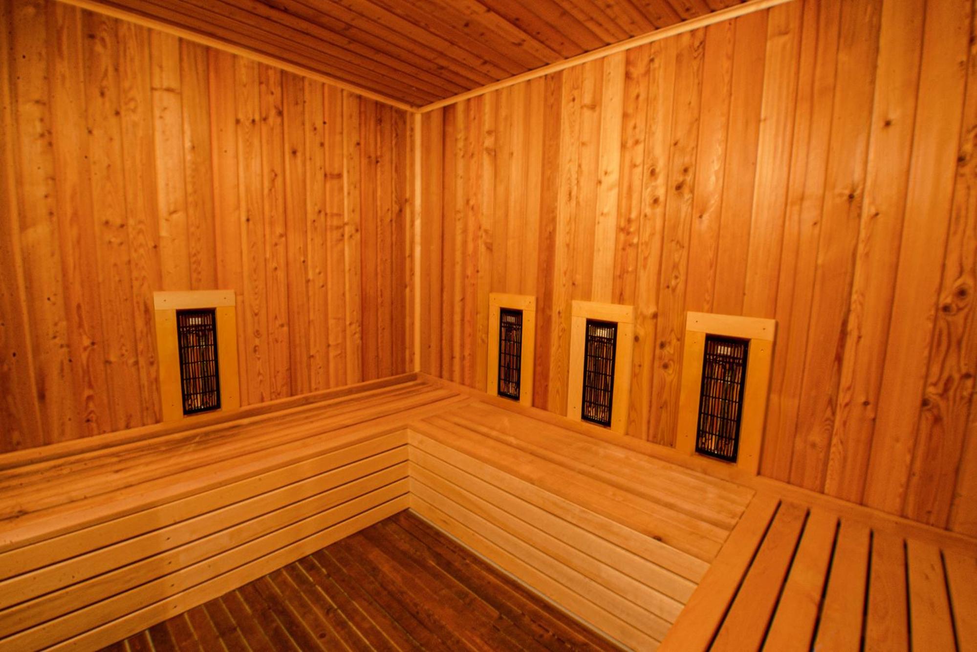 Quadruple Room with Spa Package - Photo 2