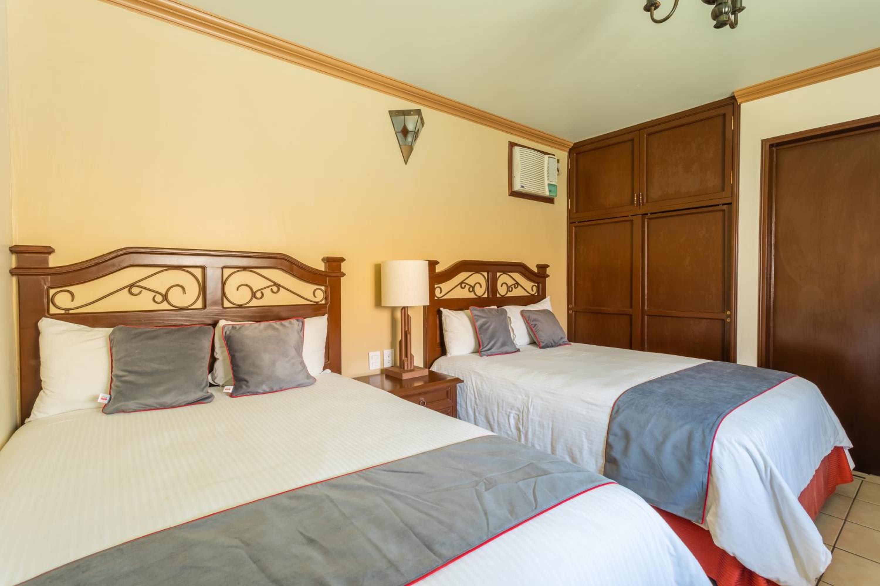 Standard Double Room with Two Double Beds photo 2
