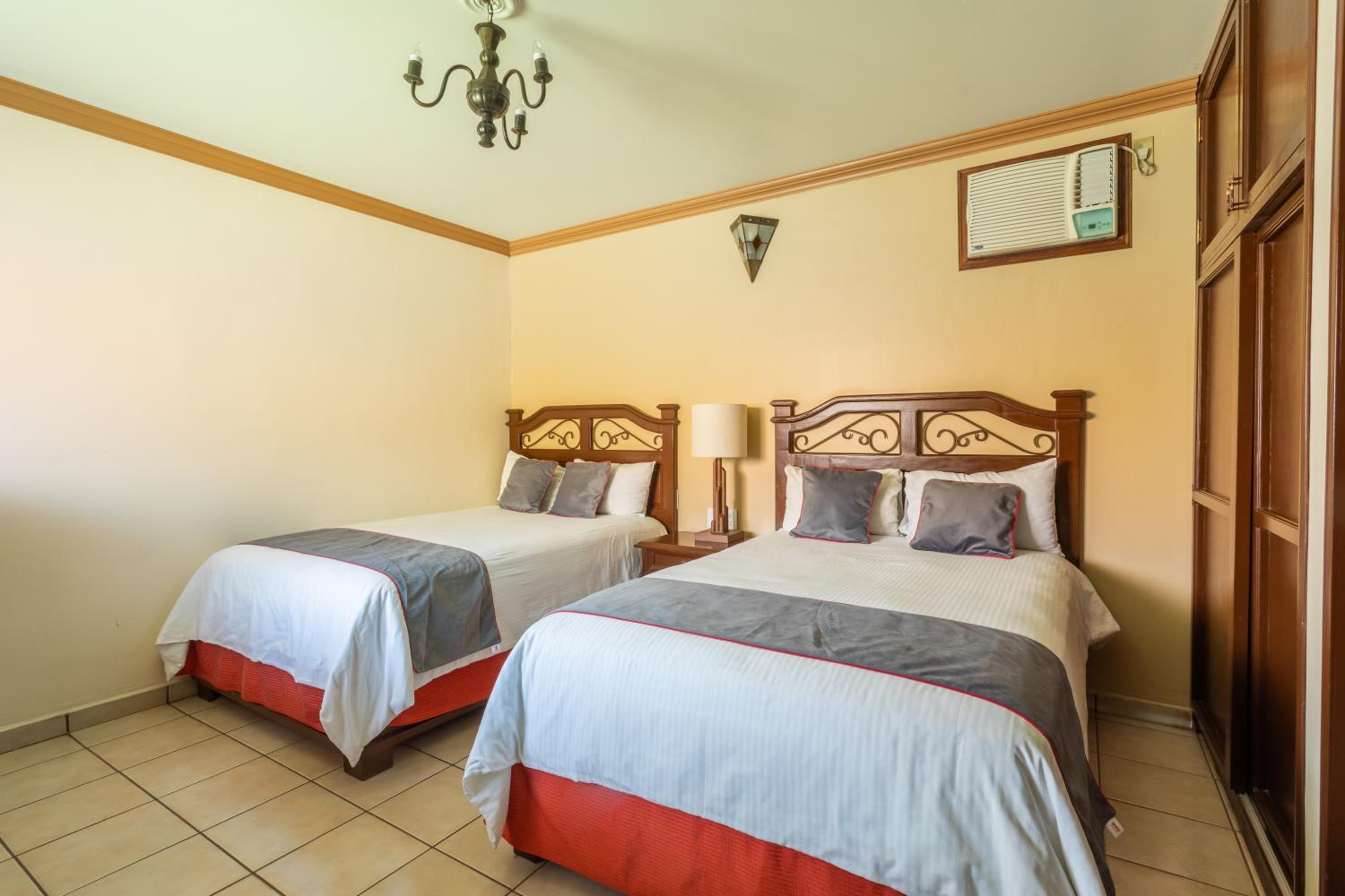 Standard Double Room with Two Double Beds photo 1