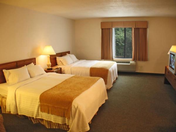 Queen Room with Two Queen Beds - Non-Smoking photo 1