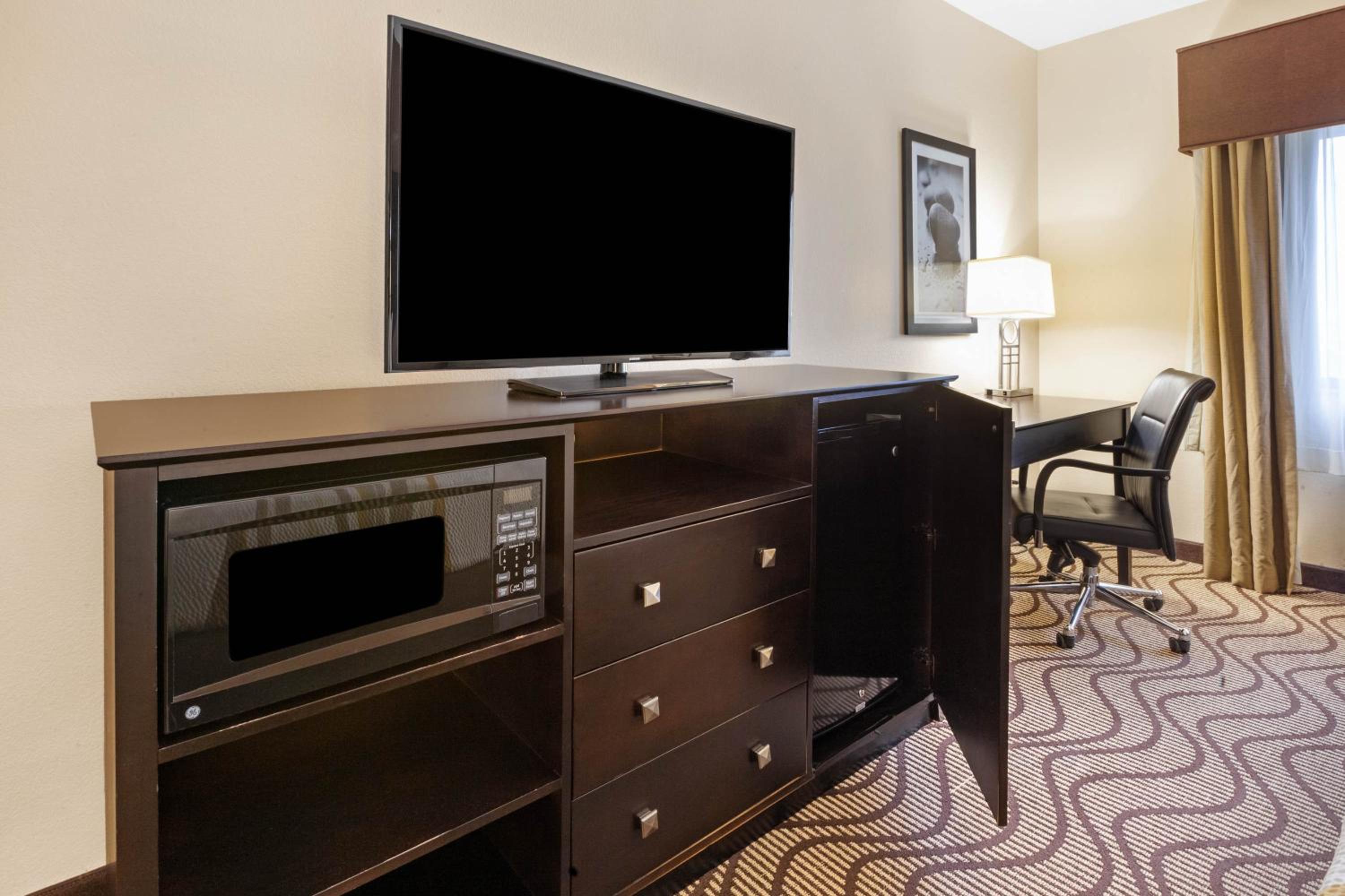 Deluxe Queen Room with Two Queen Beds - Photo 1