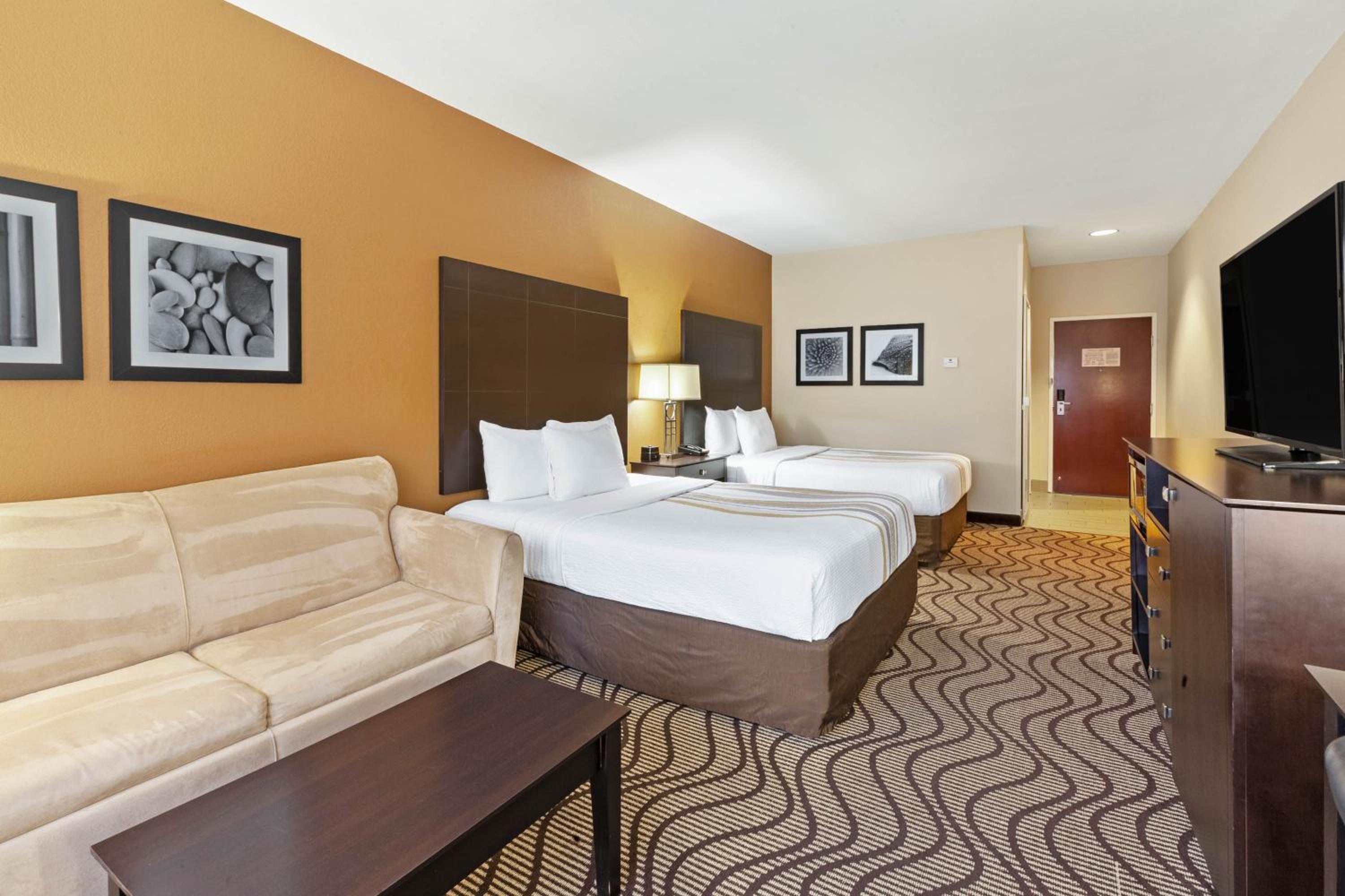 Executive Queen Room with Two Queen Beds - Photo 2
