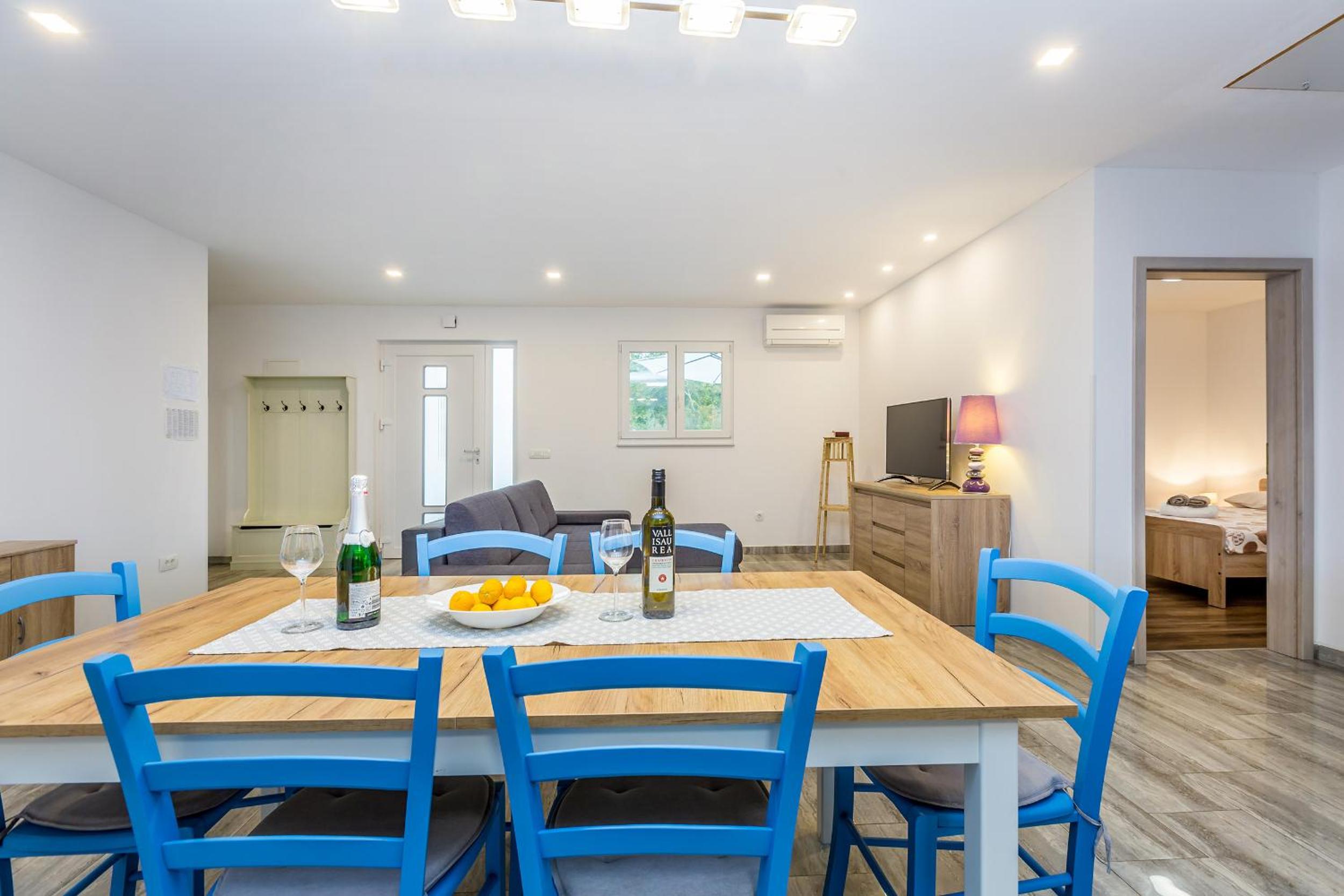 Three-Bedroom House photo 2