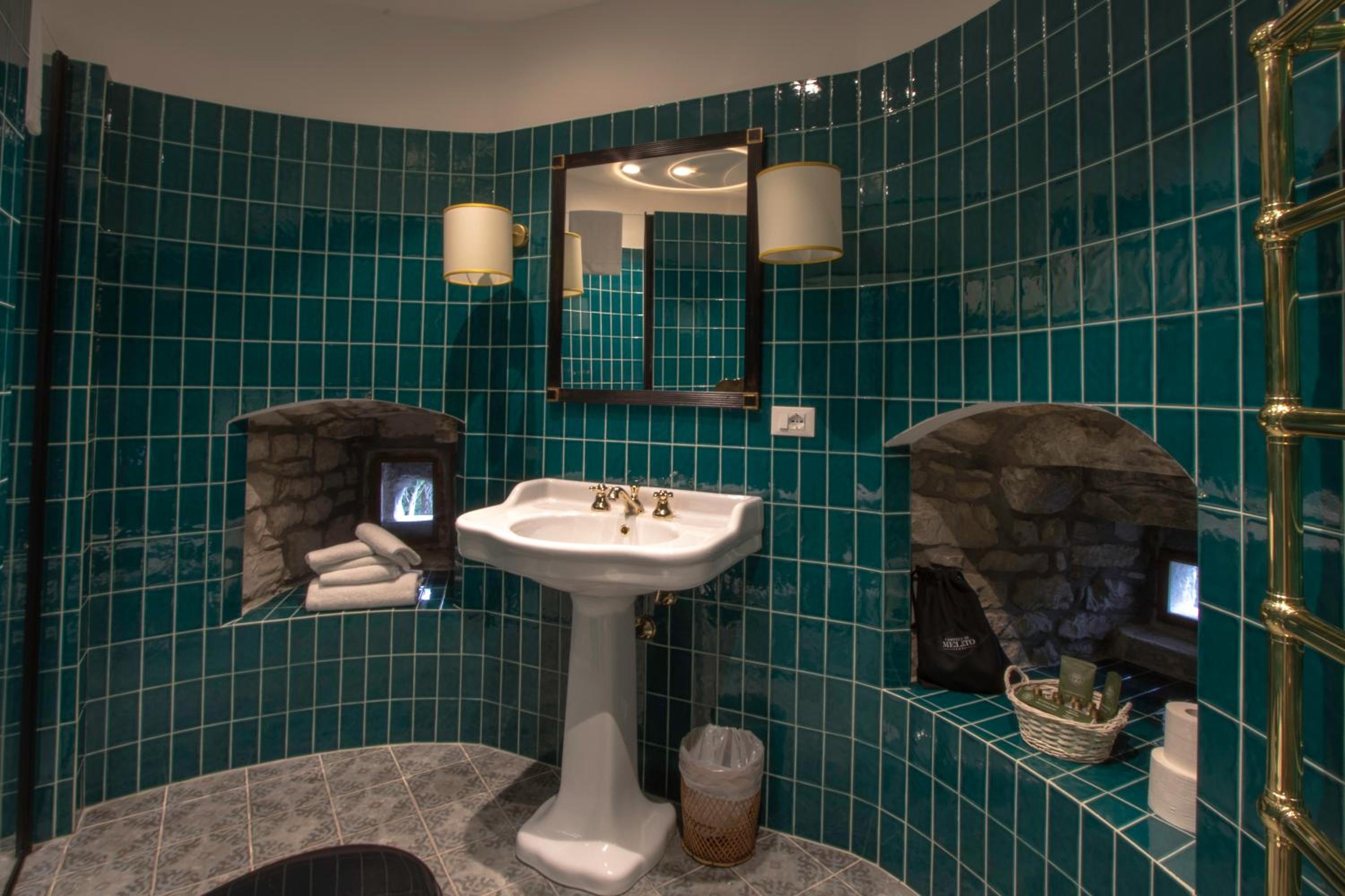 Superior Family Room - Photo 5