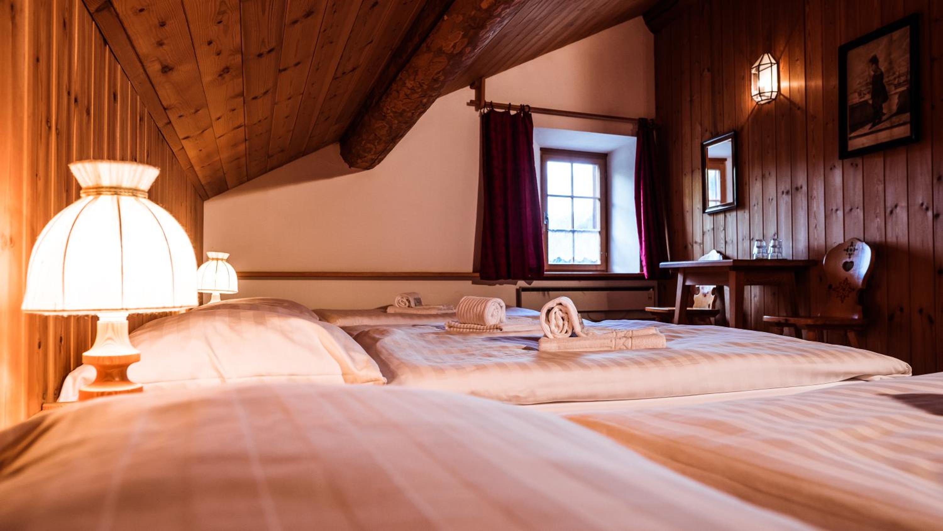 Quadruple Room with Shared Bathroom