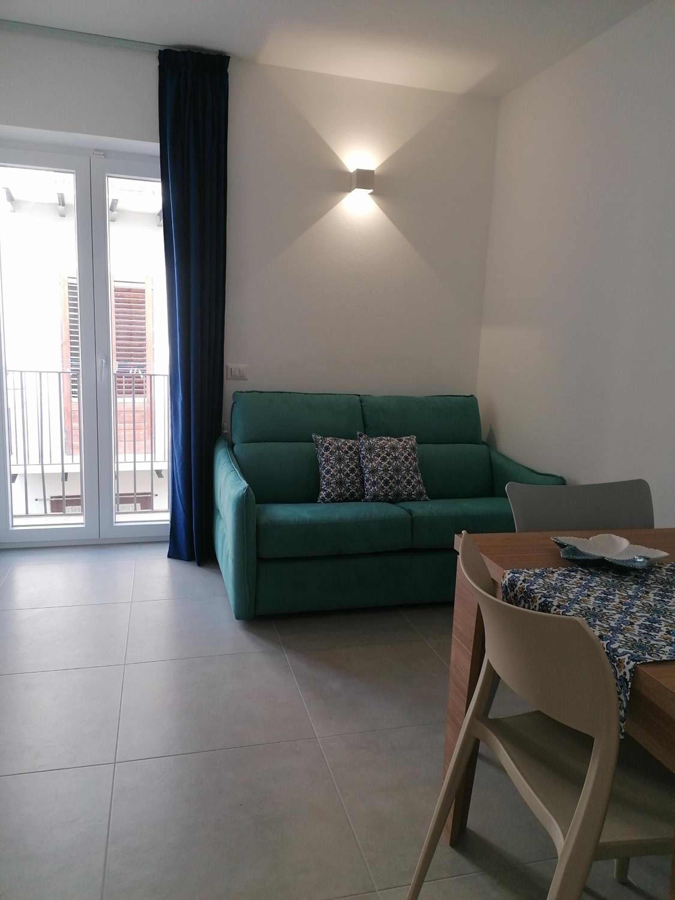 Apartment with Sea View - Photo 6