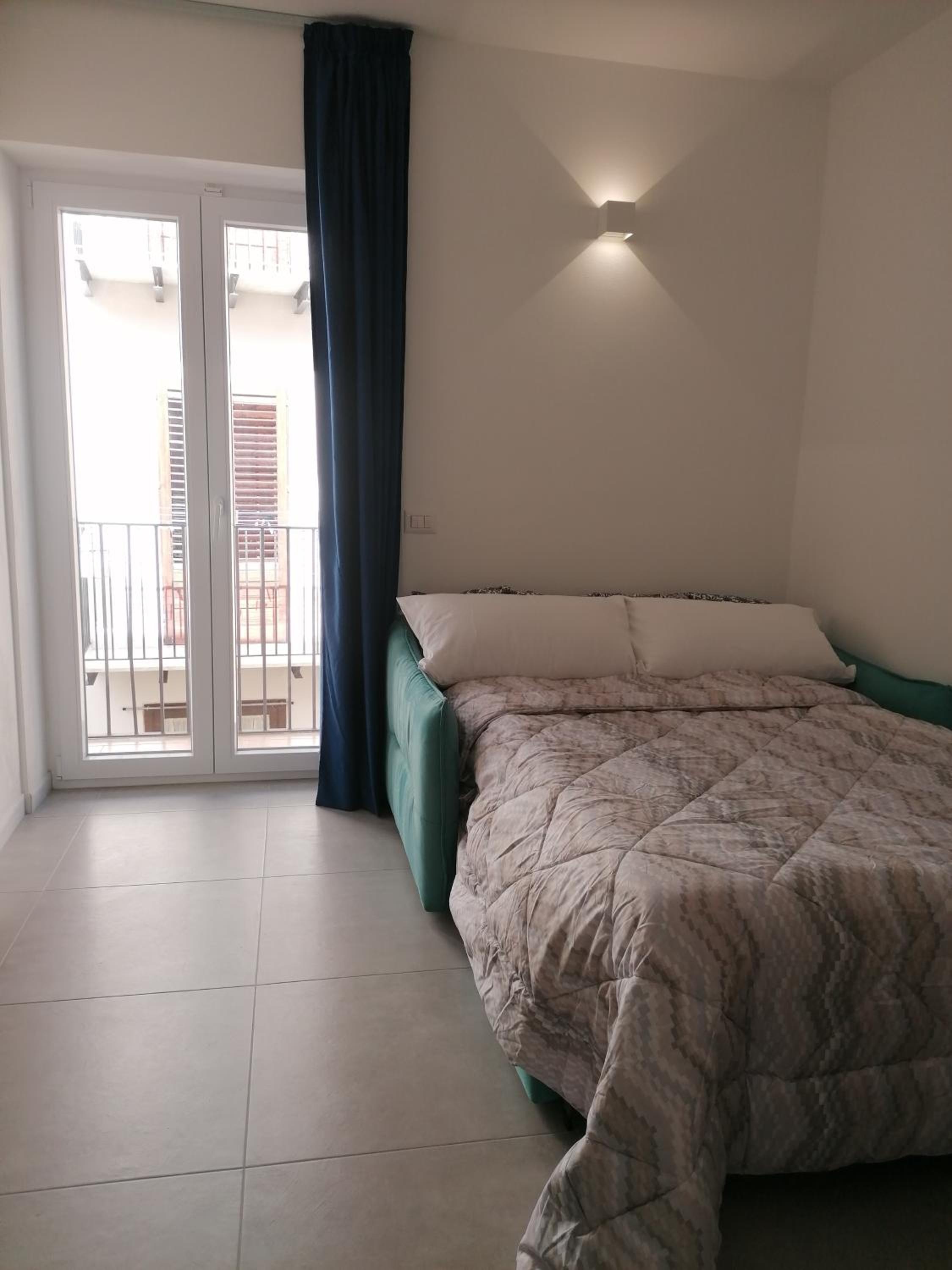Apartment with Sea View - Photo 7
