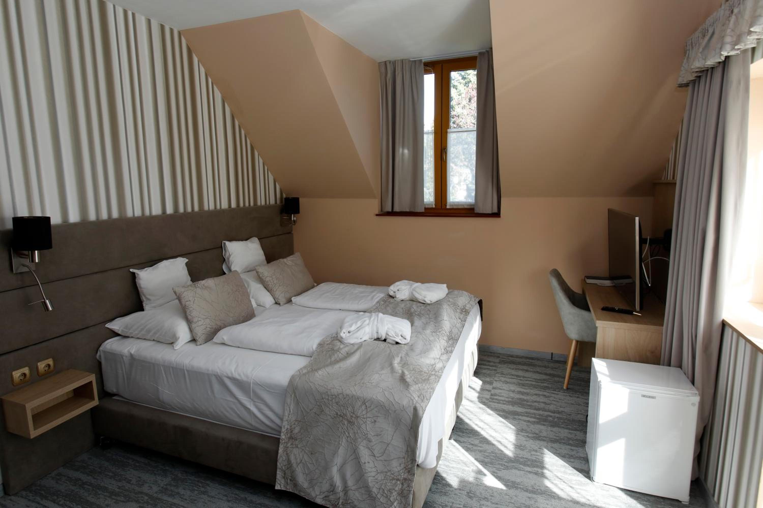 Queen Room with Spa Bath photo 2