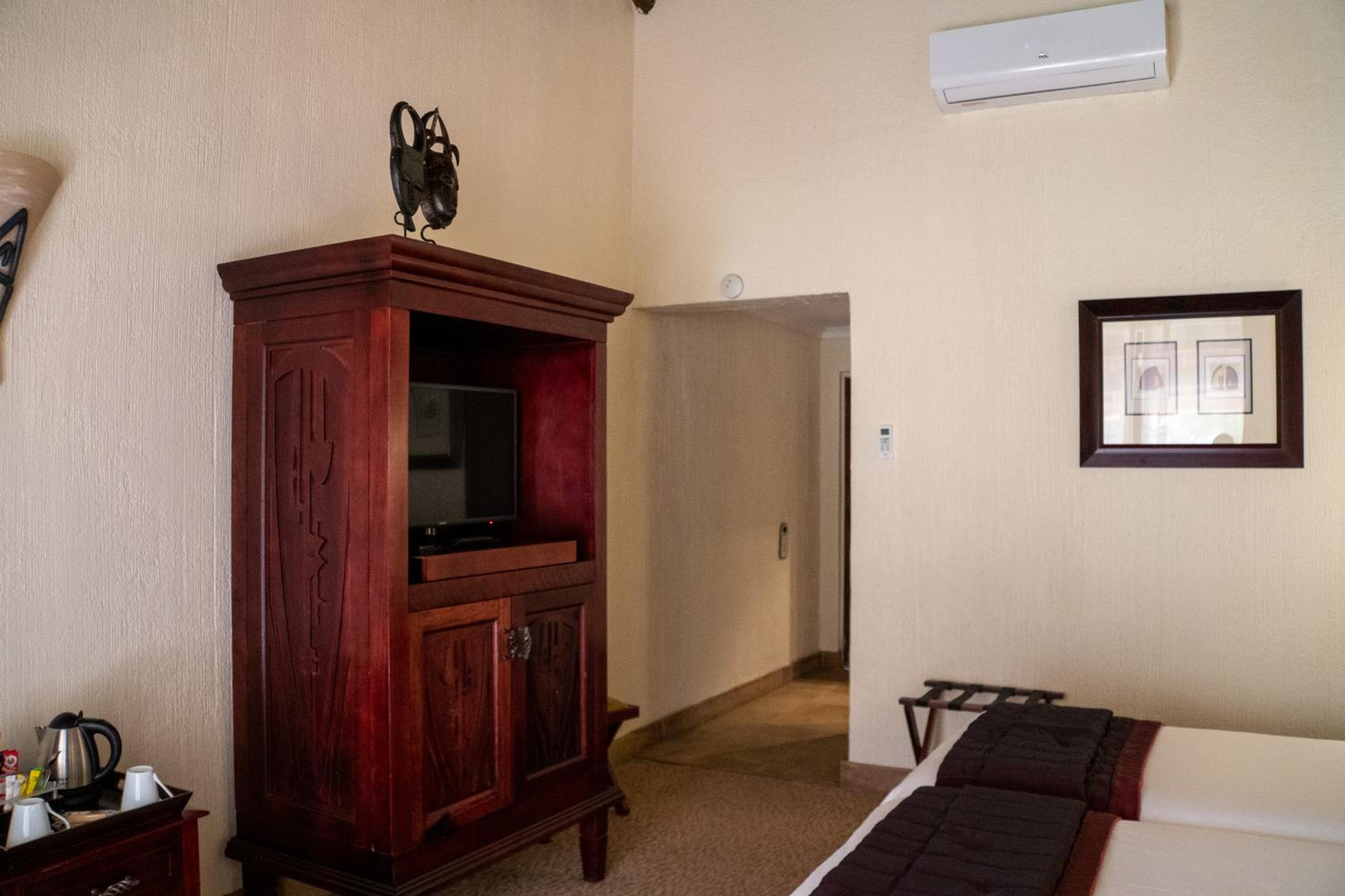 Accessible Twin Room photo 2