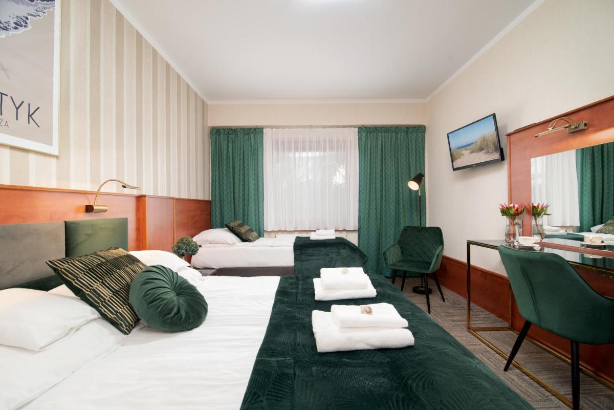 Deluxe Double Room (2 Adults + 1 Child) photo 3