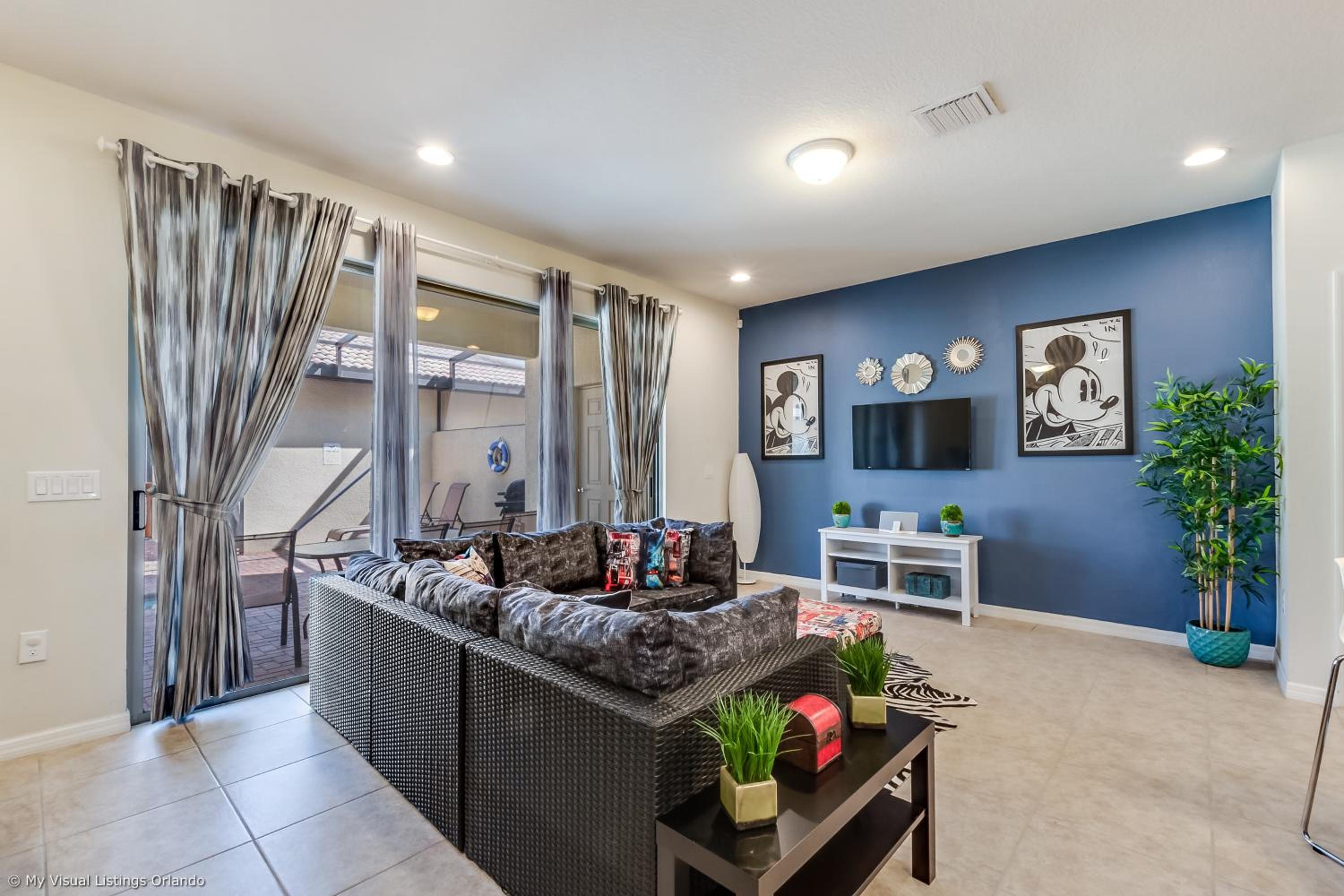 Five-Bedroom House - Photo 24