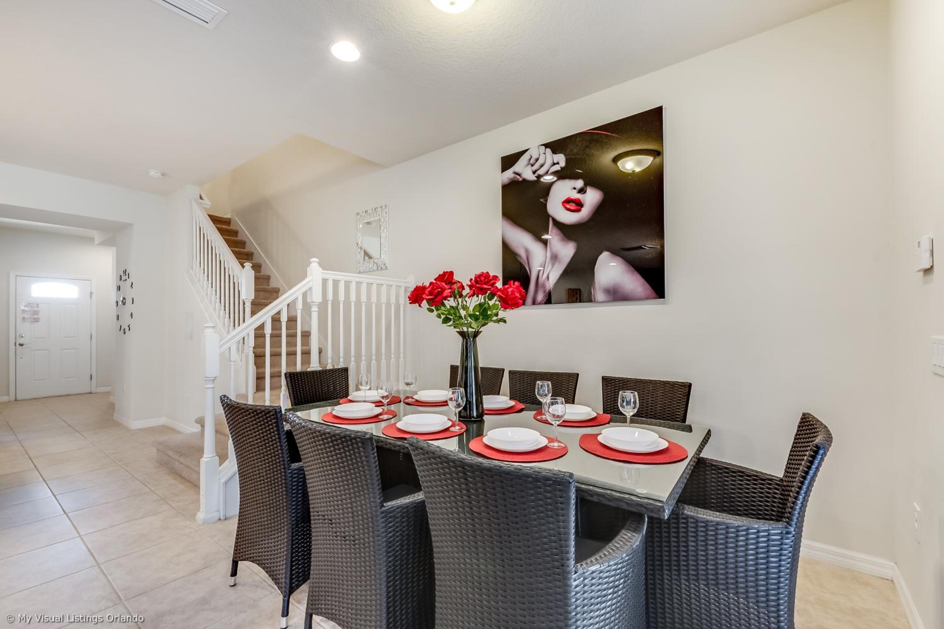 Five-Bedroom House - Photo 15
