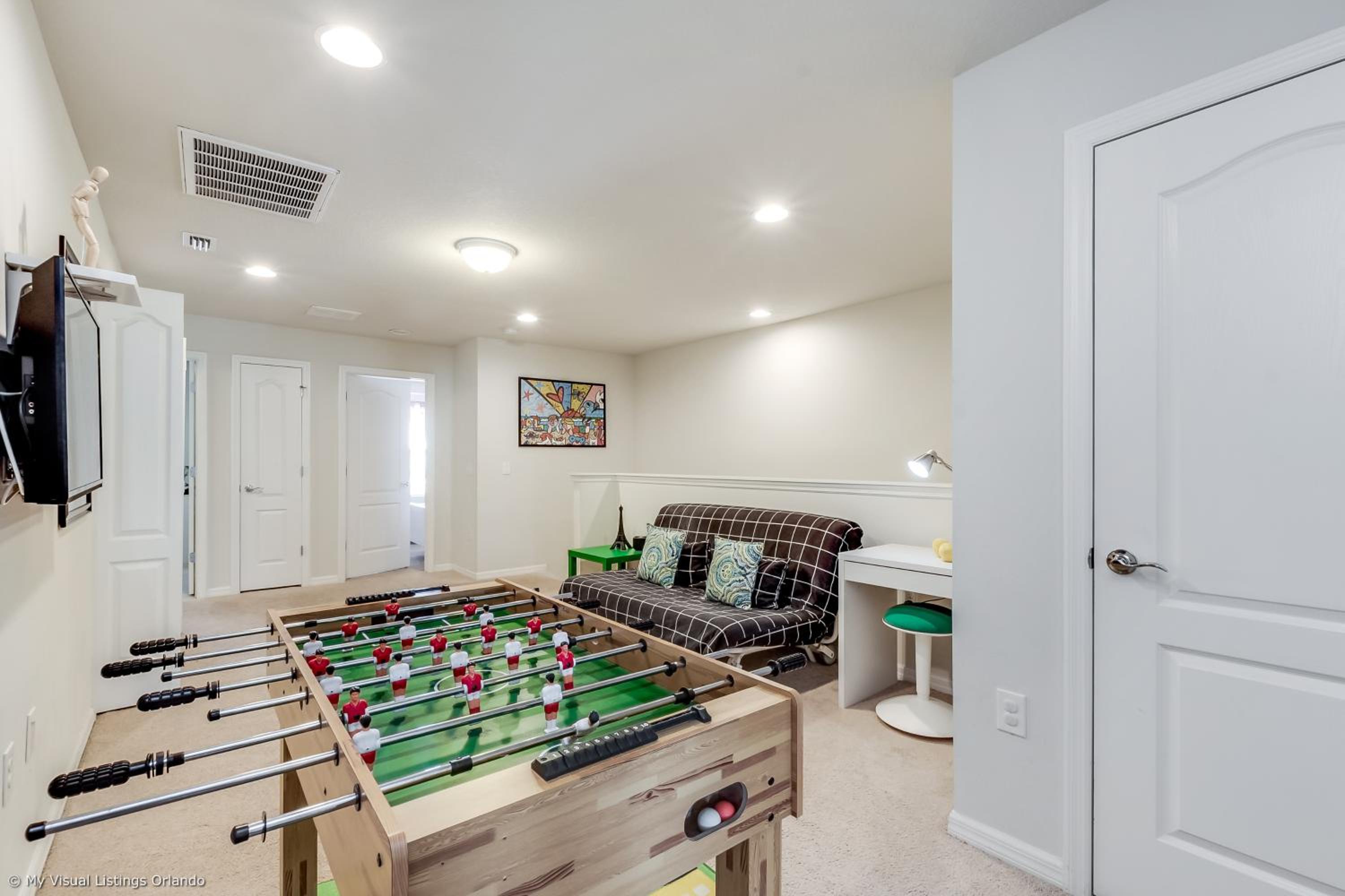 Five-Bedroom House - Photo 39