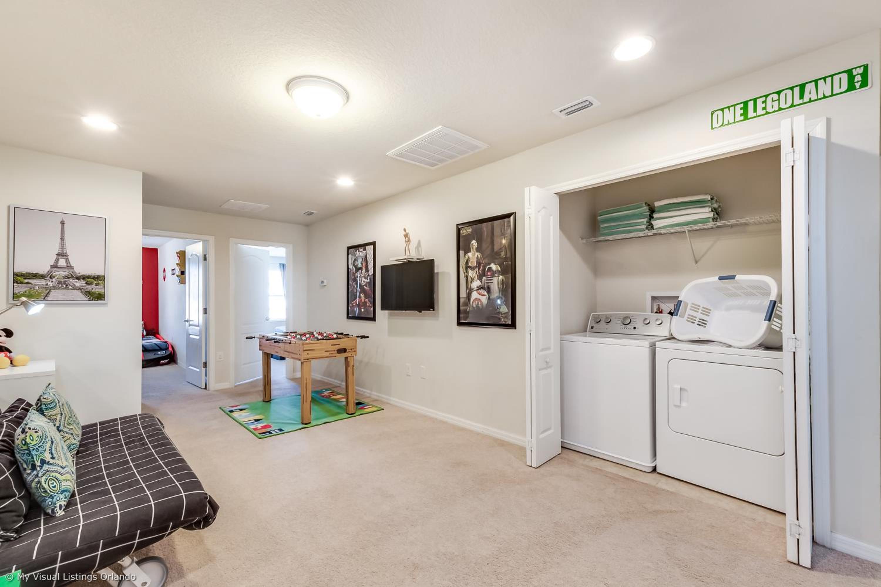 Five-Bedroom House - Photo 25