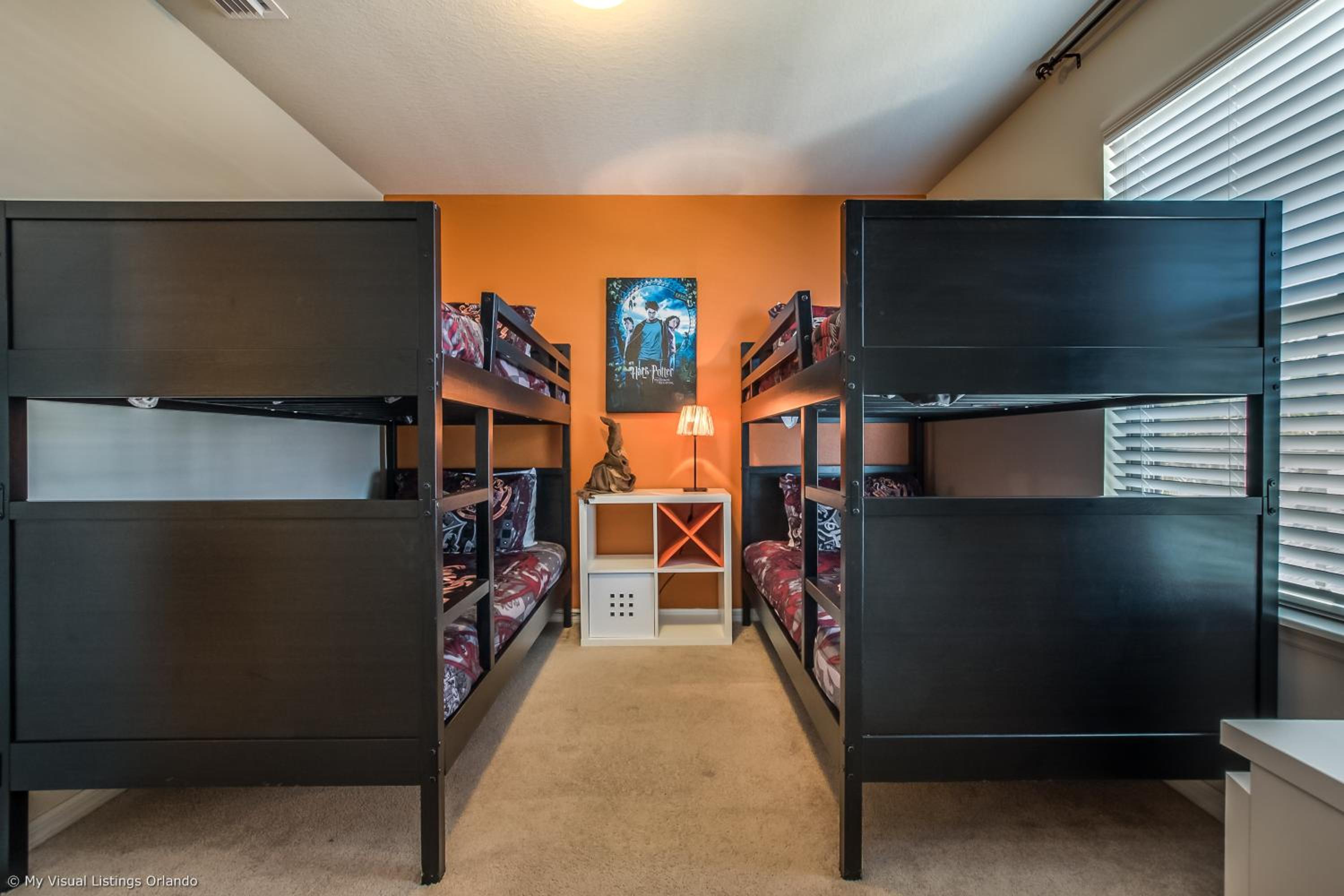 Five-Bedroom House - Photo 3