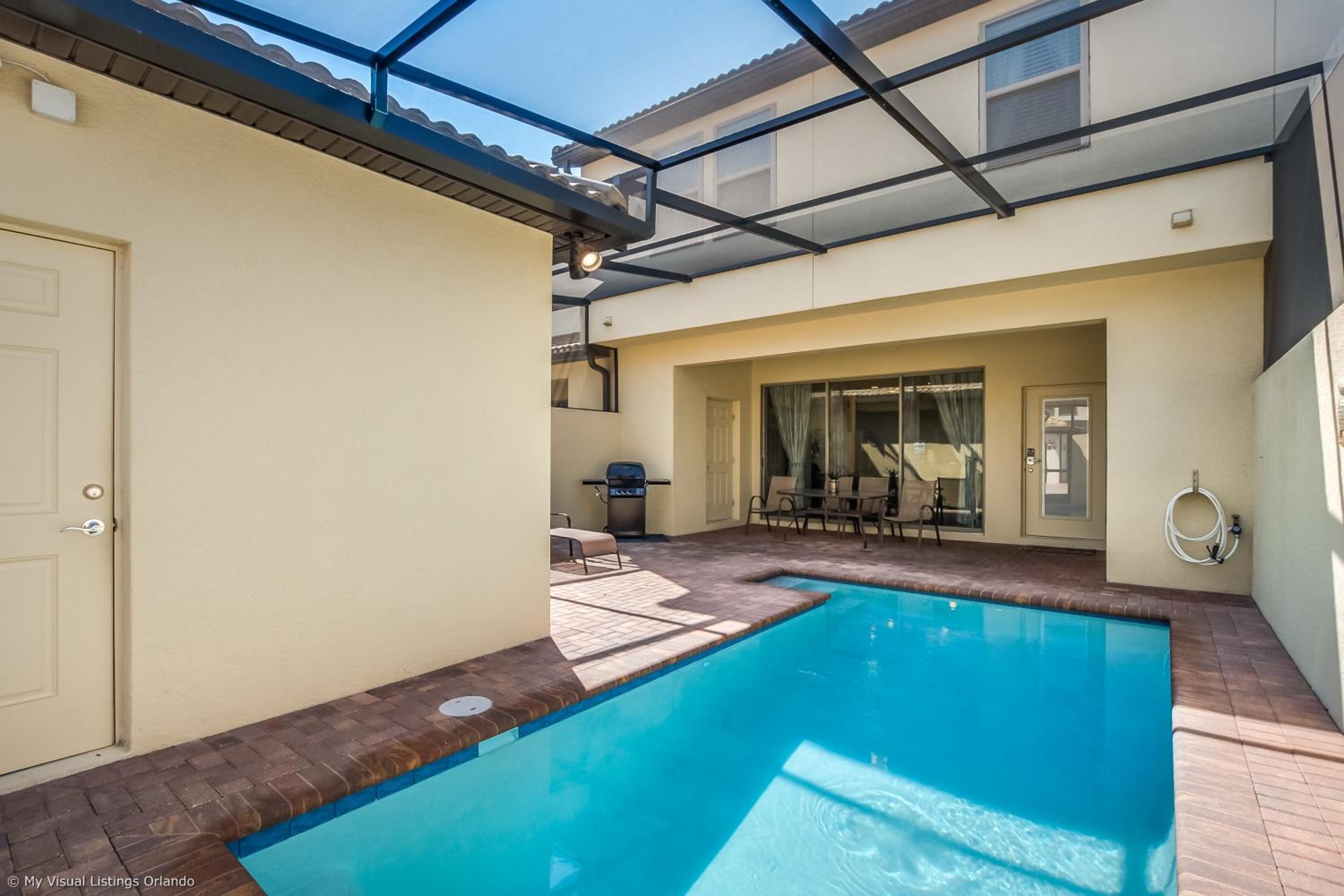 Five-Bedroom House - Photo 19