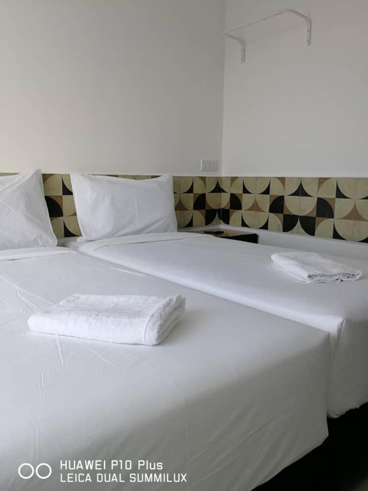 Standard Twin Room - Photo 7