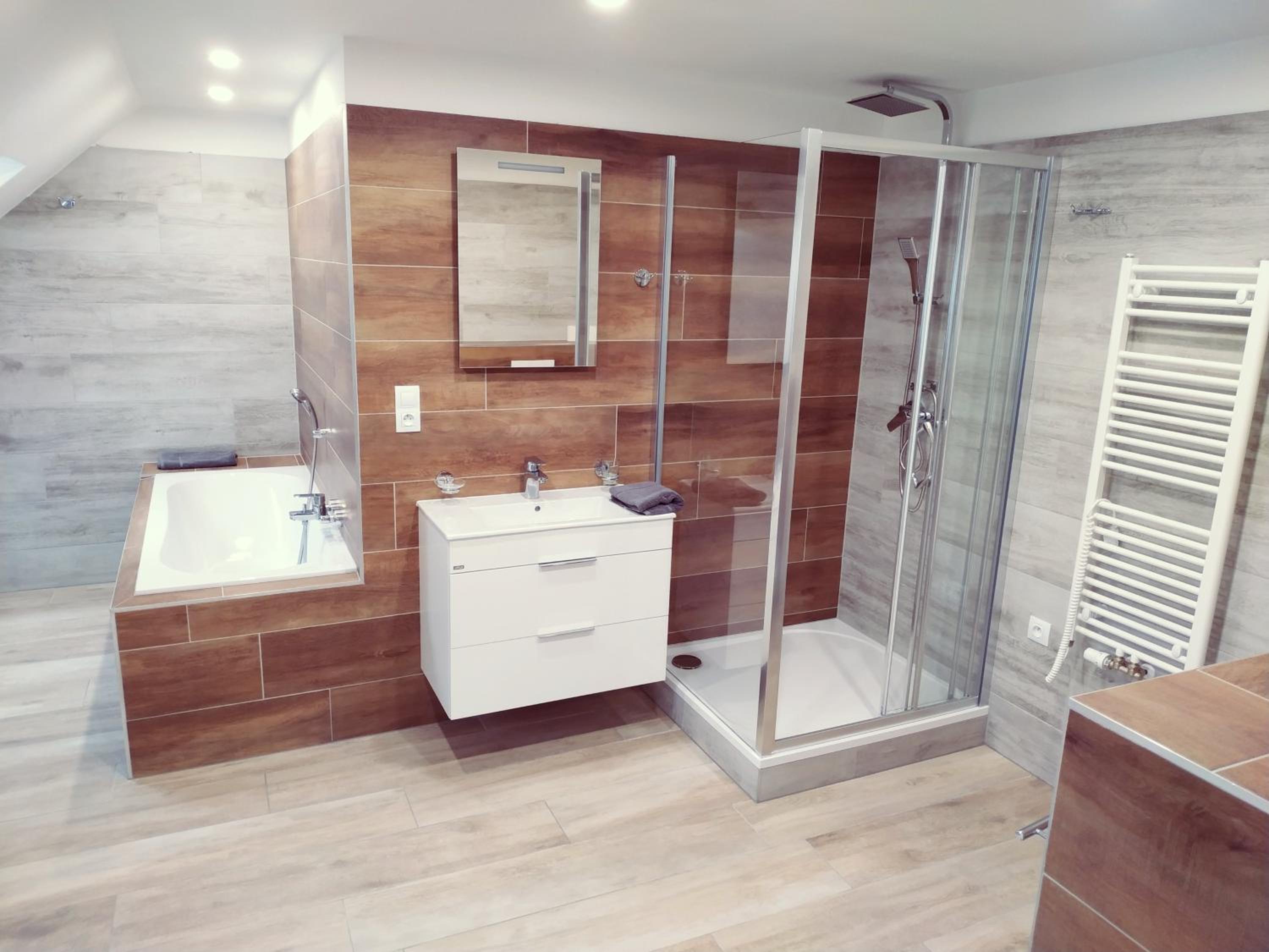 Deluxe Family Suite - Photo 2