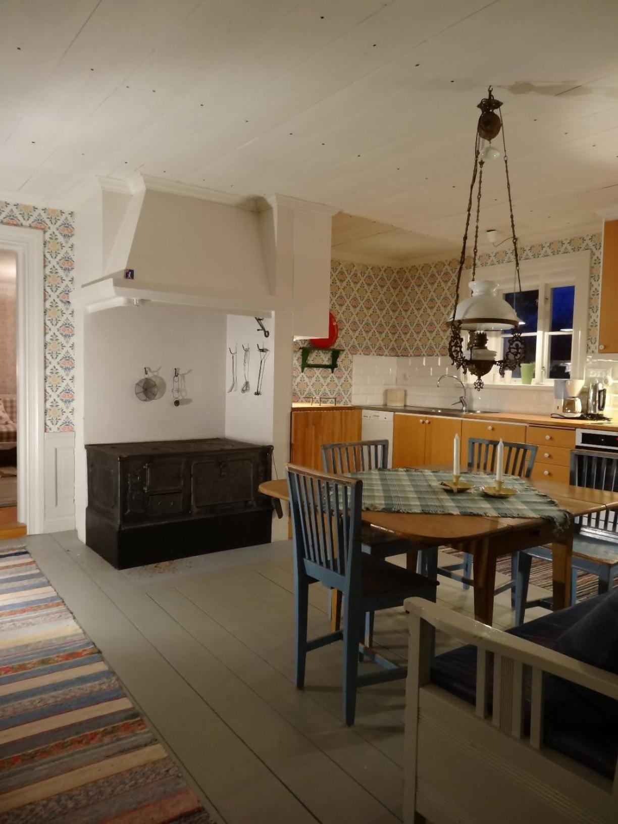 Two-Bedroom Apartment - Photo 2