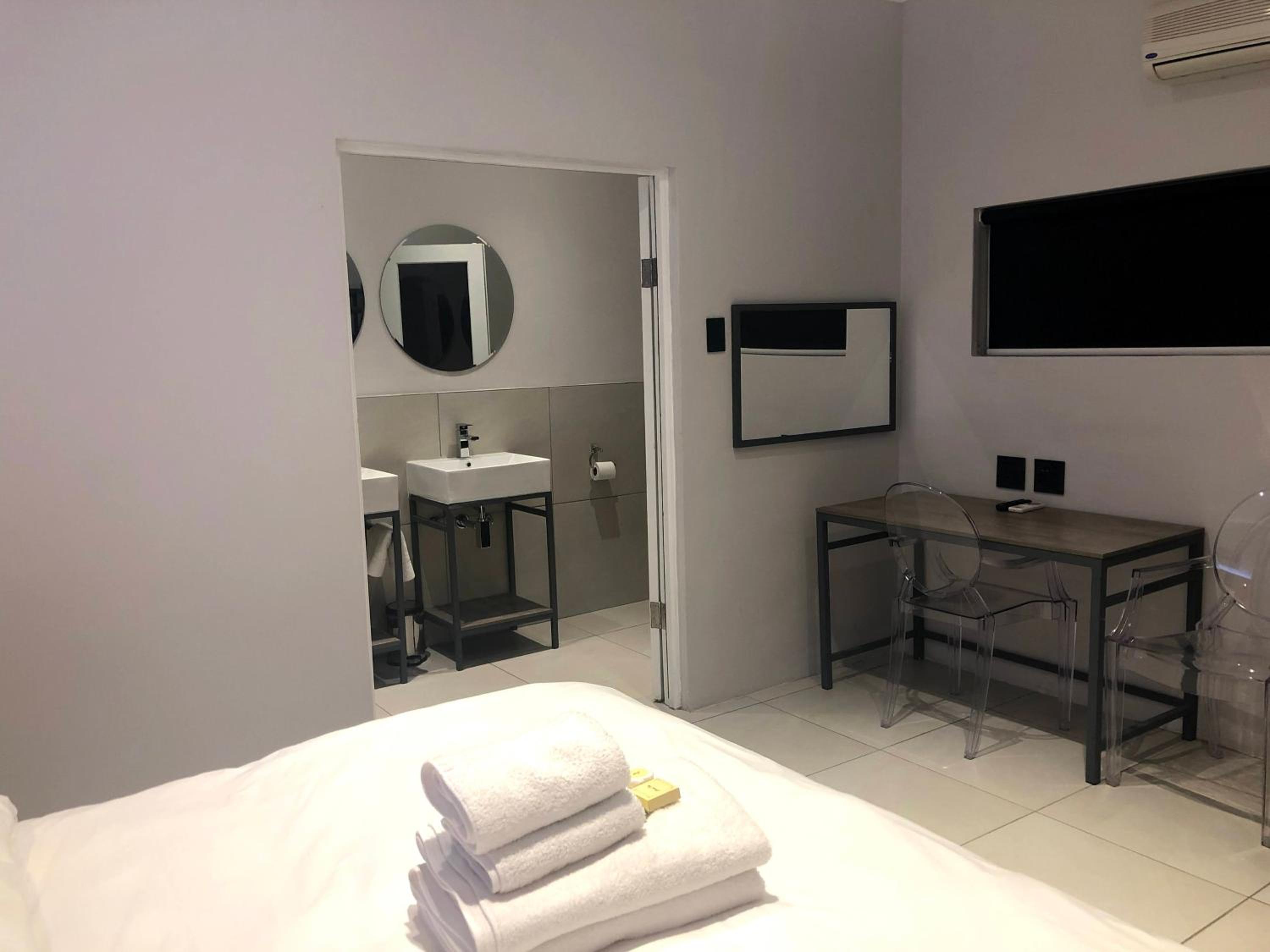 Superior Double or Twin Room - Photo 9