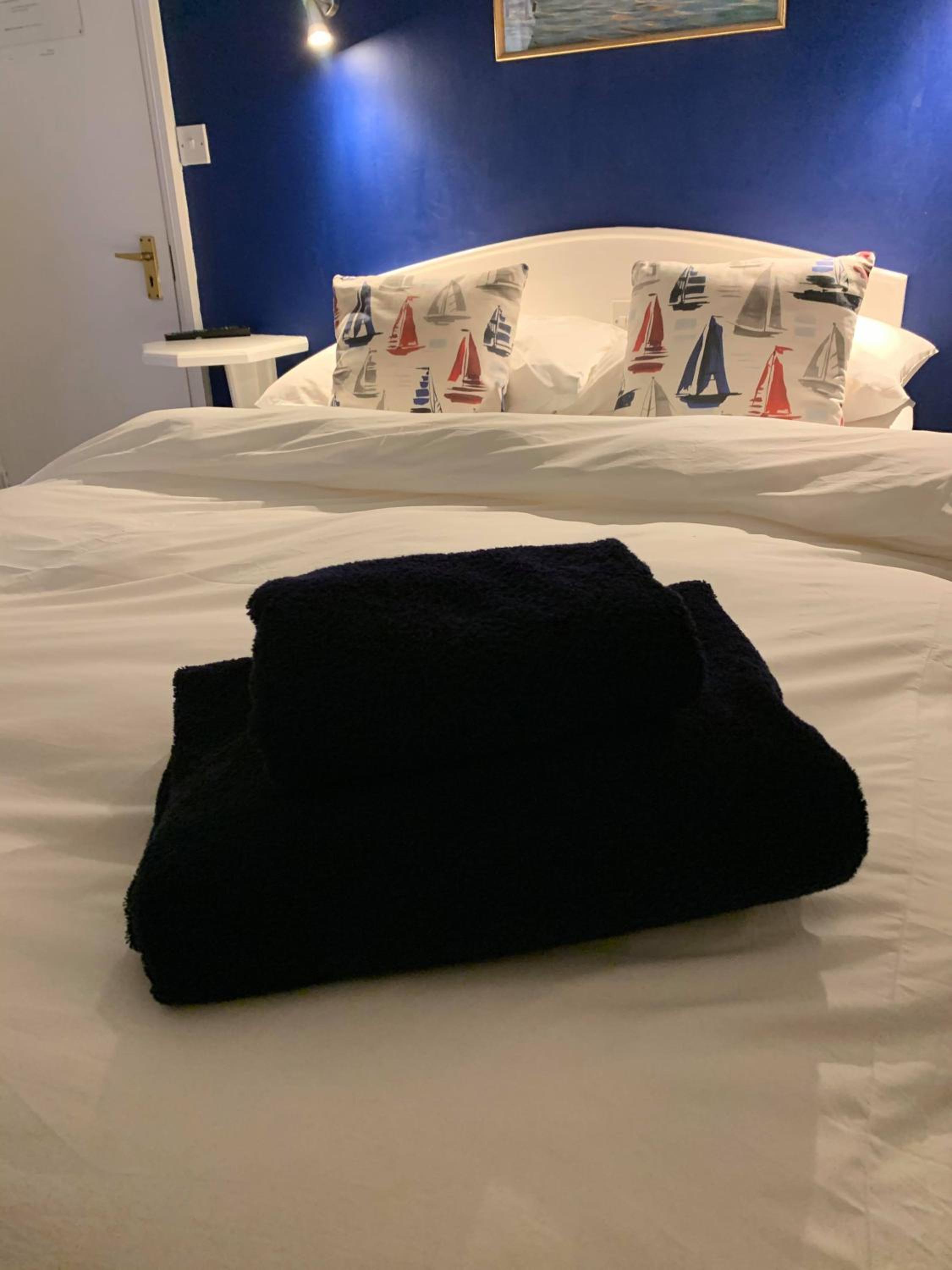 Double Room with Private Bathroom - Photo 1