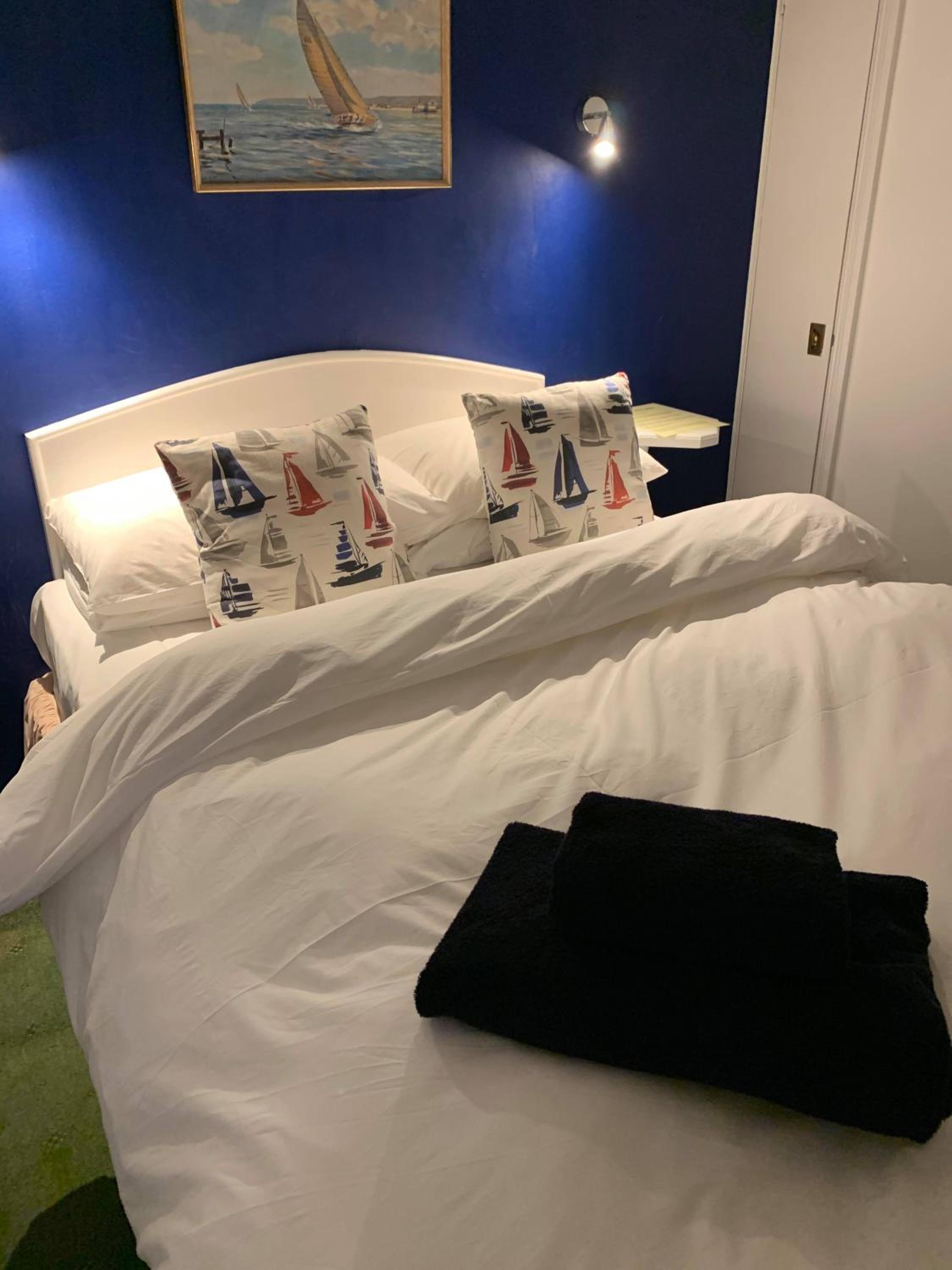 Double Room with Private Bathroom - Photo 2