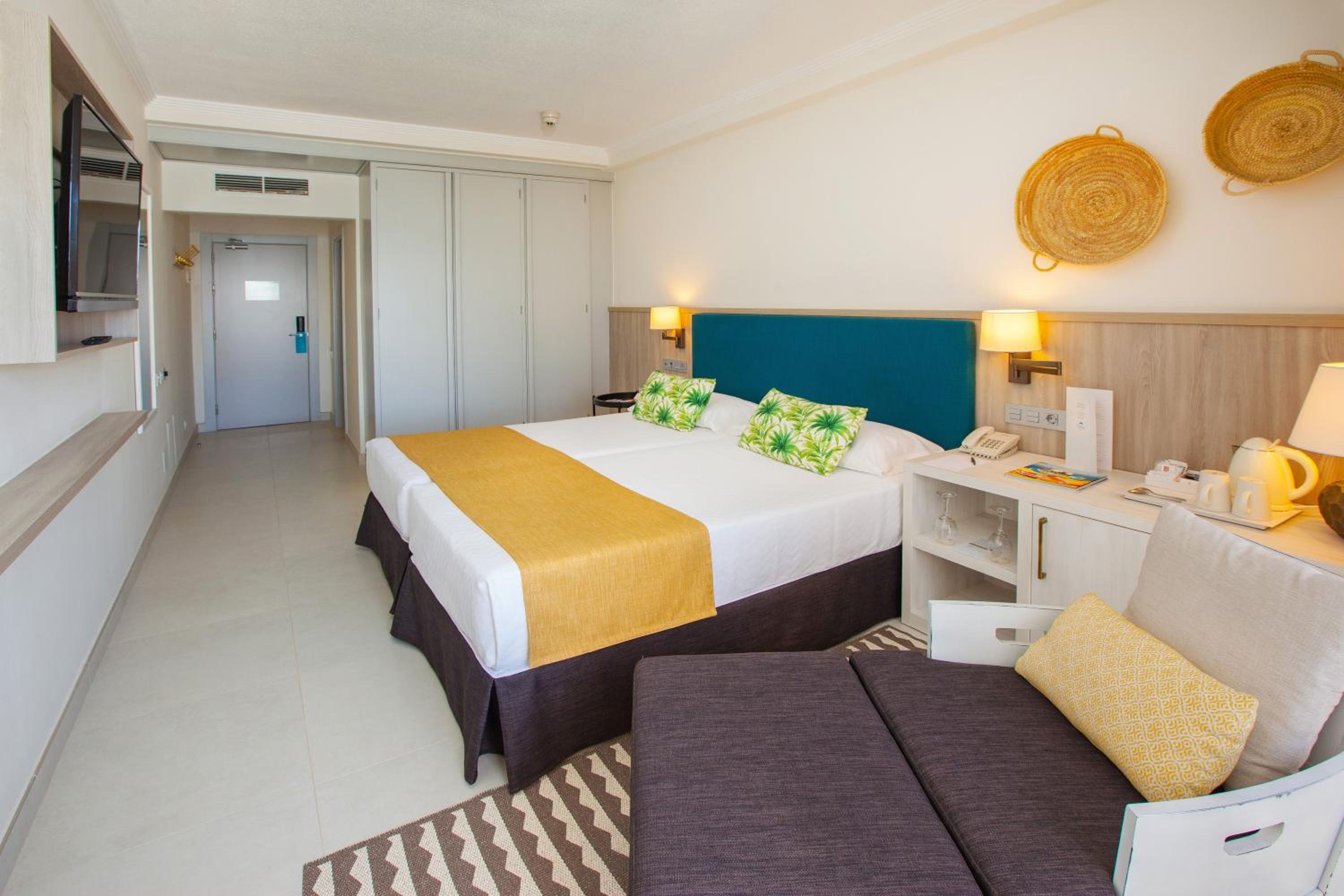 Deluxe Double Room with View - Photo 2