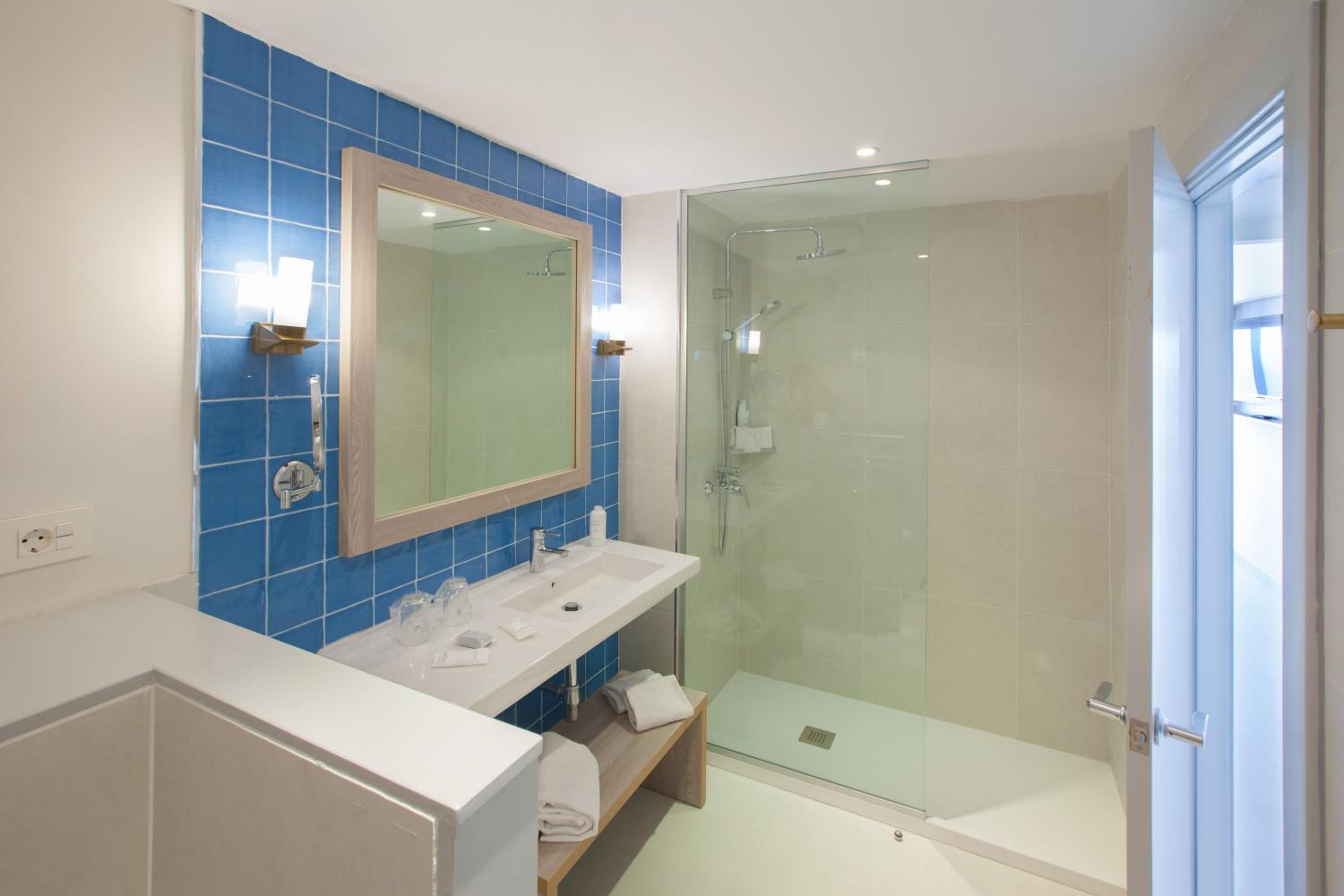 Deluxe Double Room with View - Photo 3