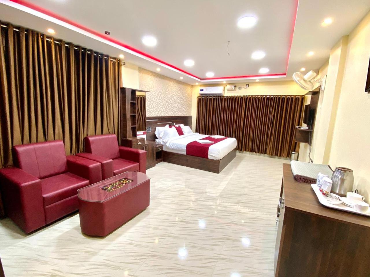 Standard Family Room - Photo 3