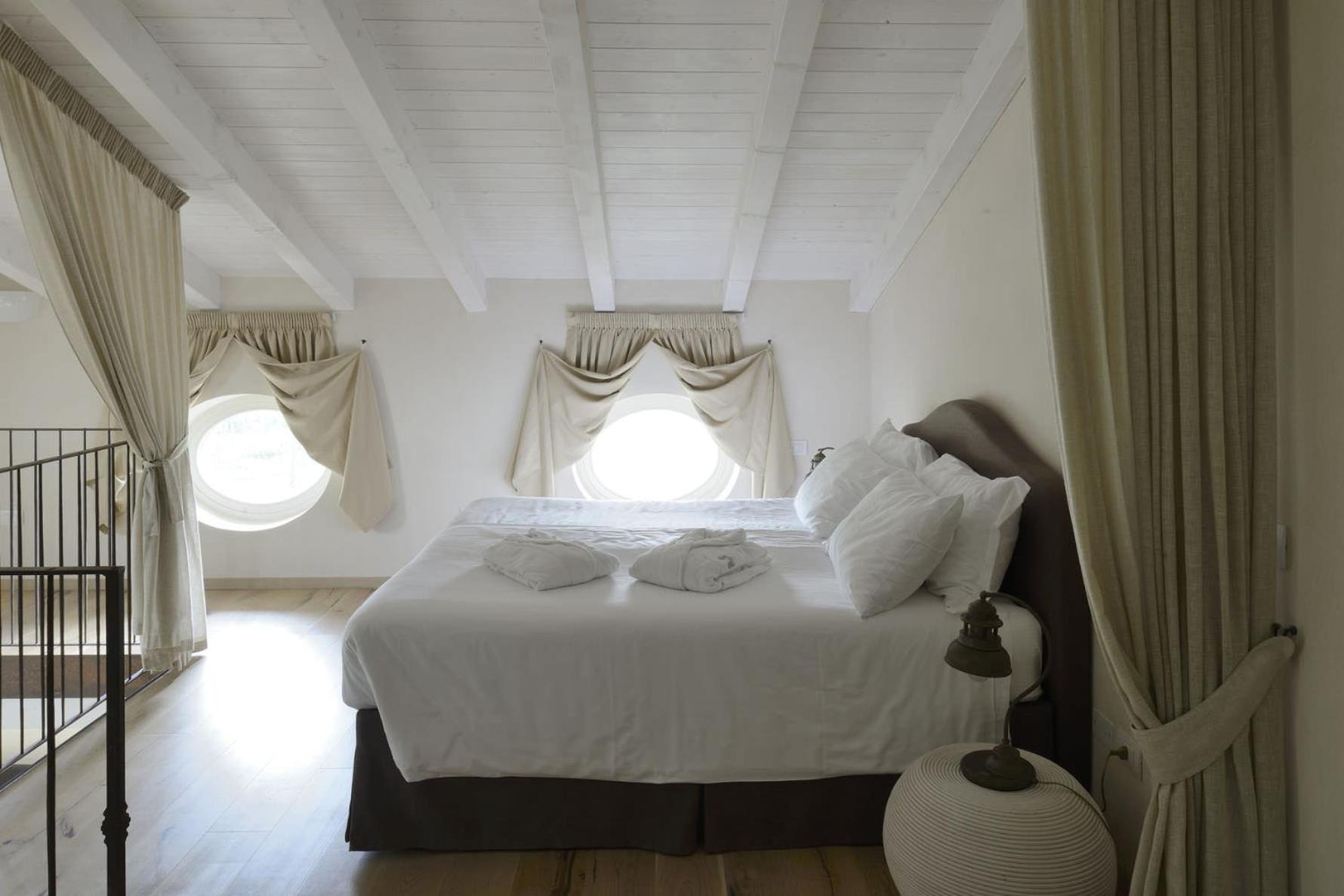 One-Bedroom Suite - Split Level