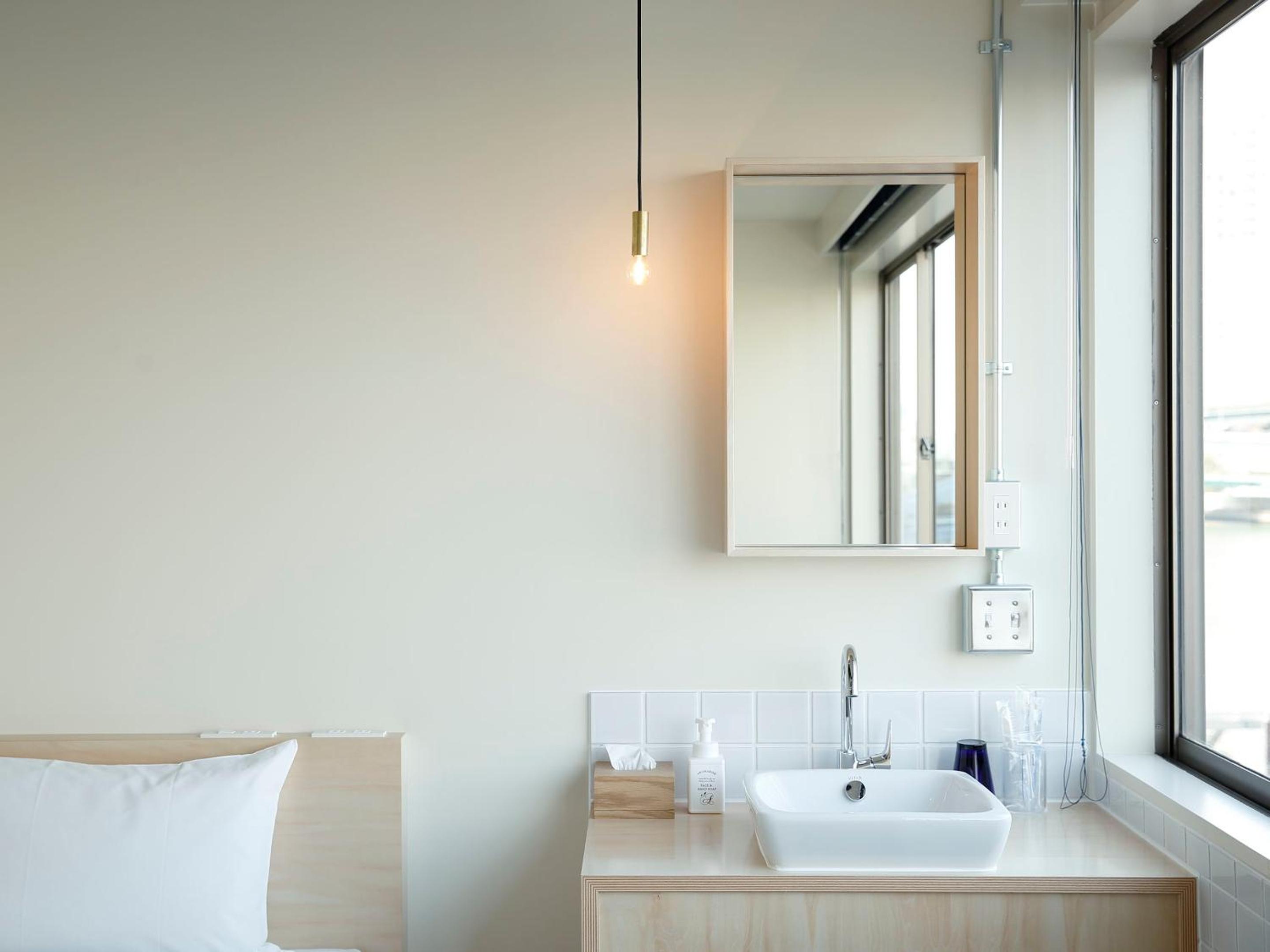 Queen Room with River View and Shared Bathroom photo 3