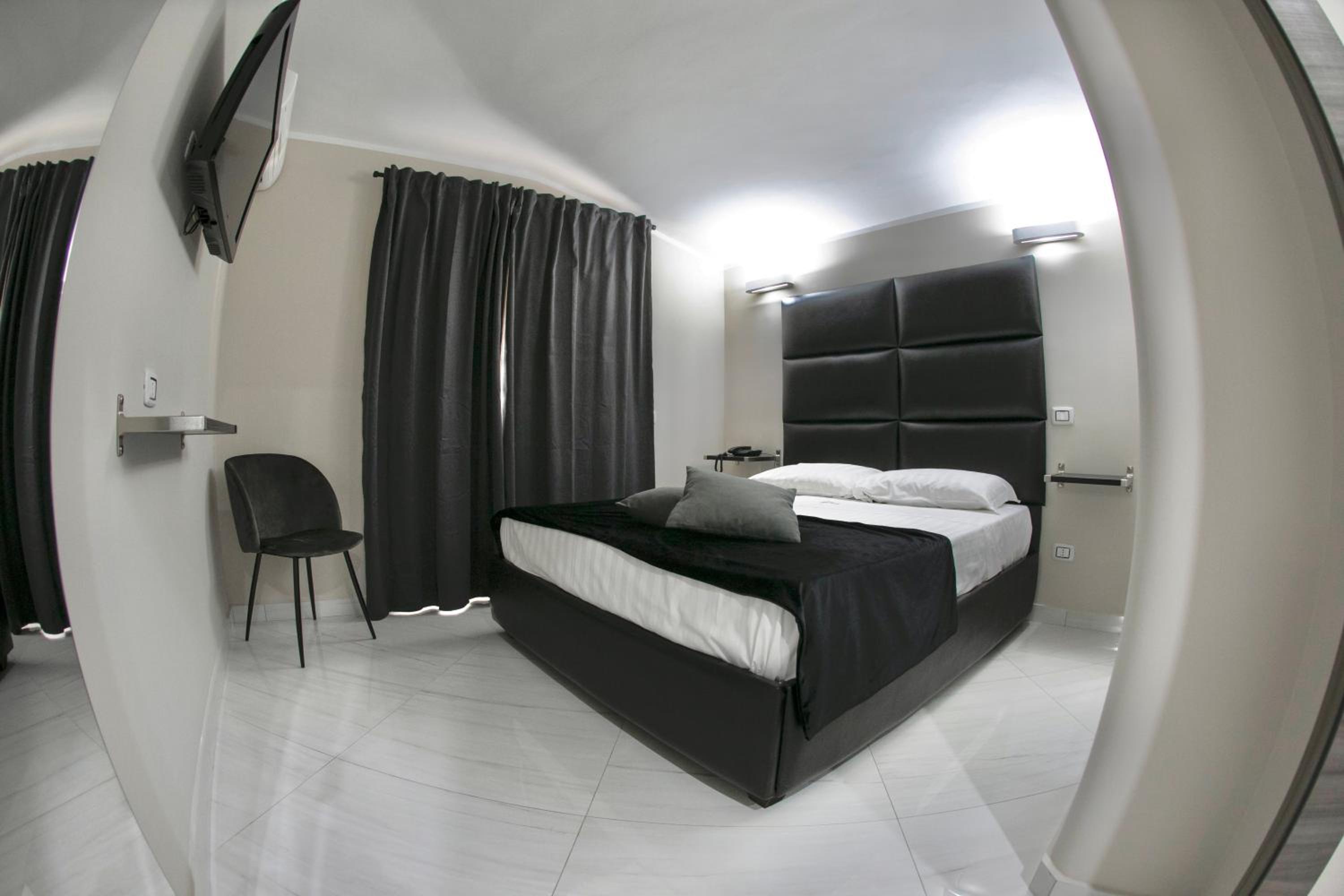 Double Room - Photo 11