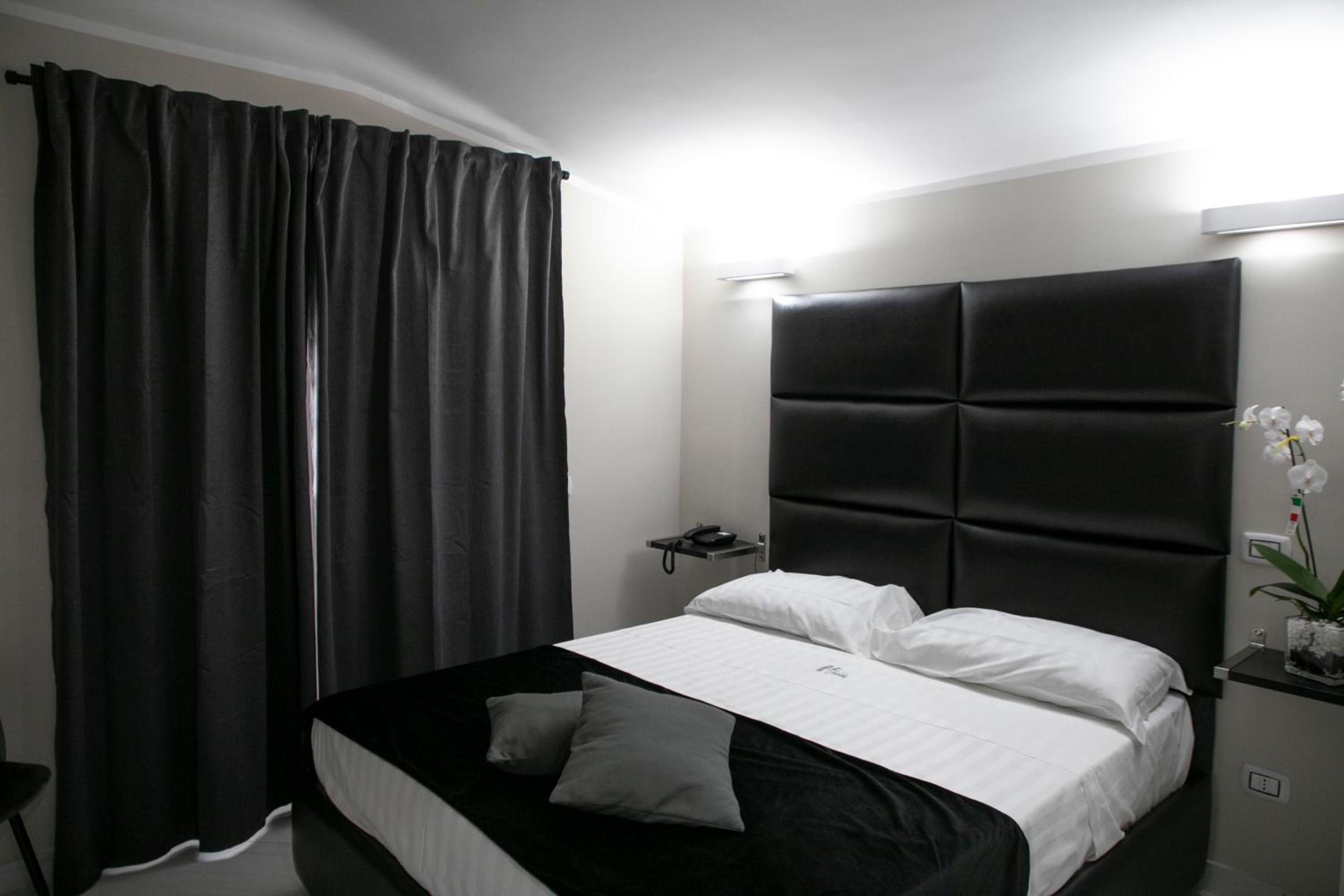 Double Room - Photo 15
