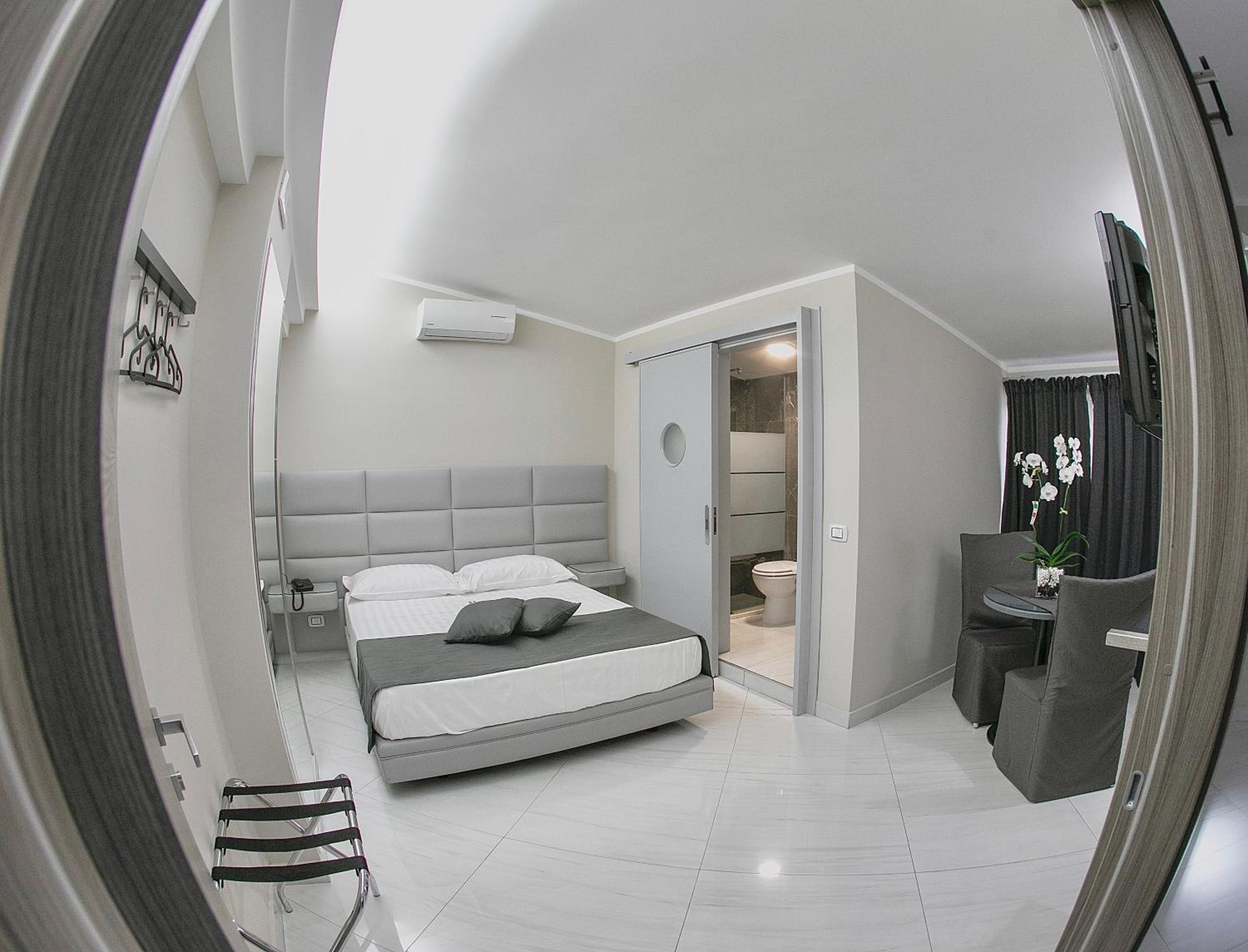 Double Room - Photo 9