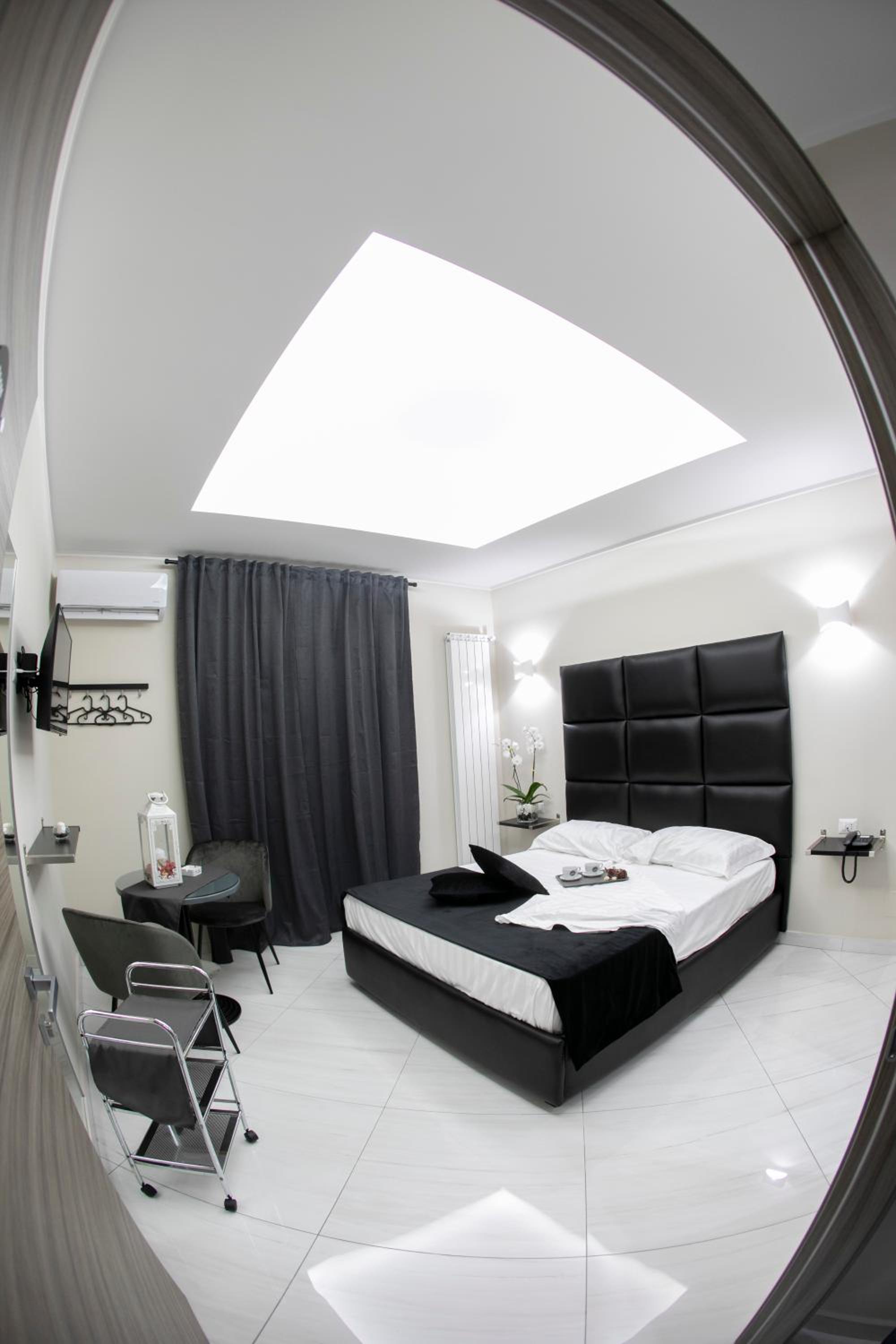 Double Room - Photo 8