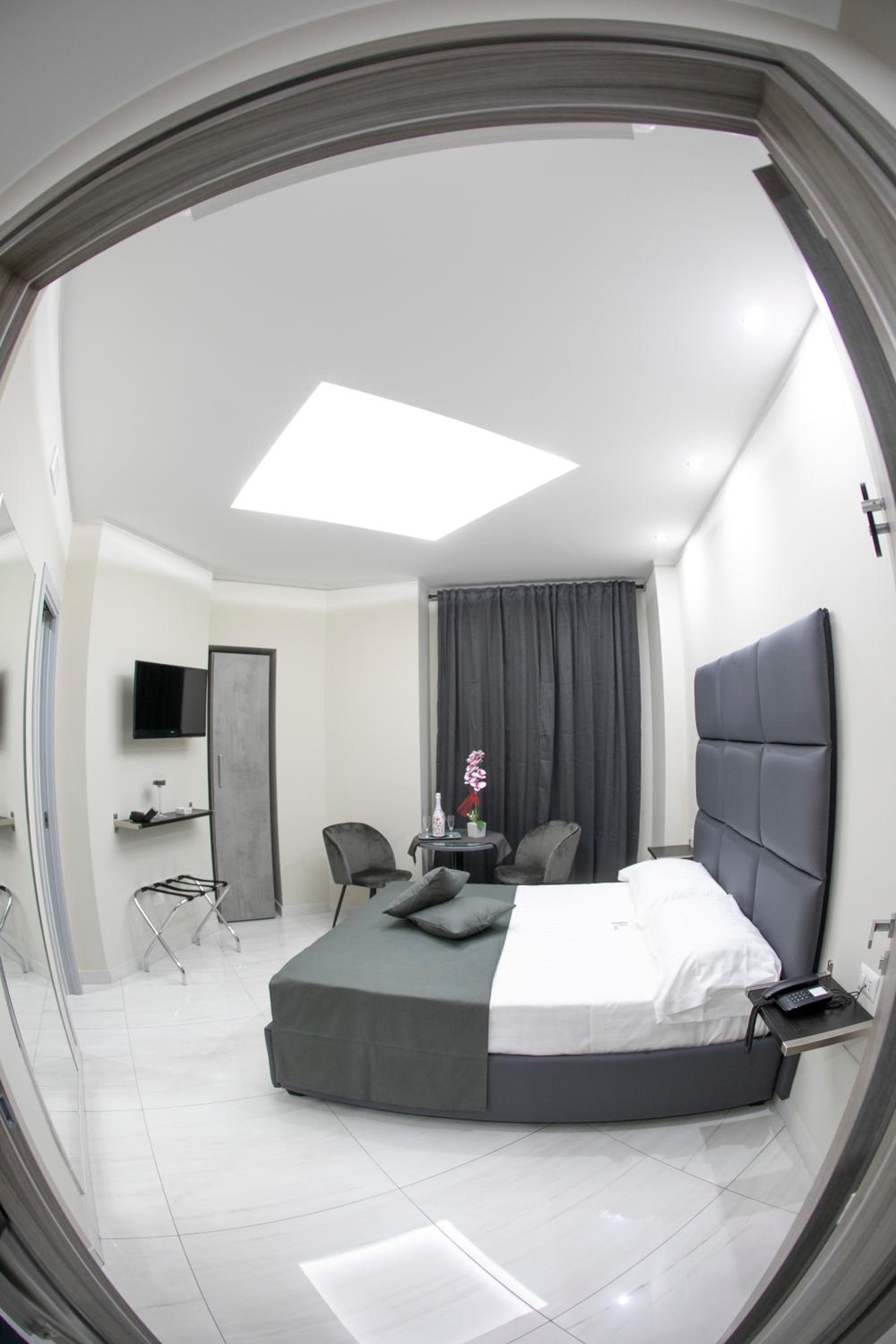 Double Room - Photo 10