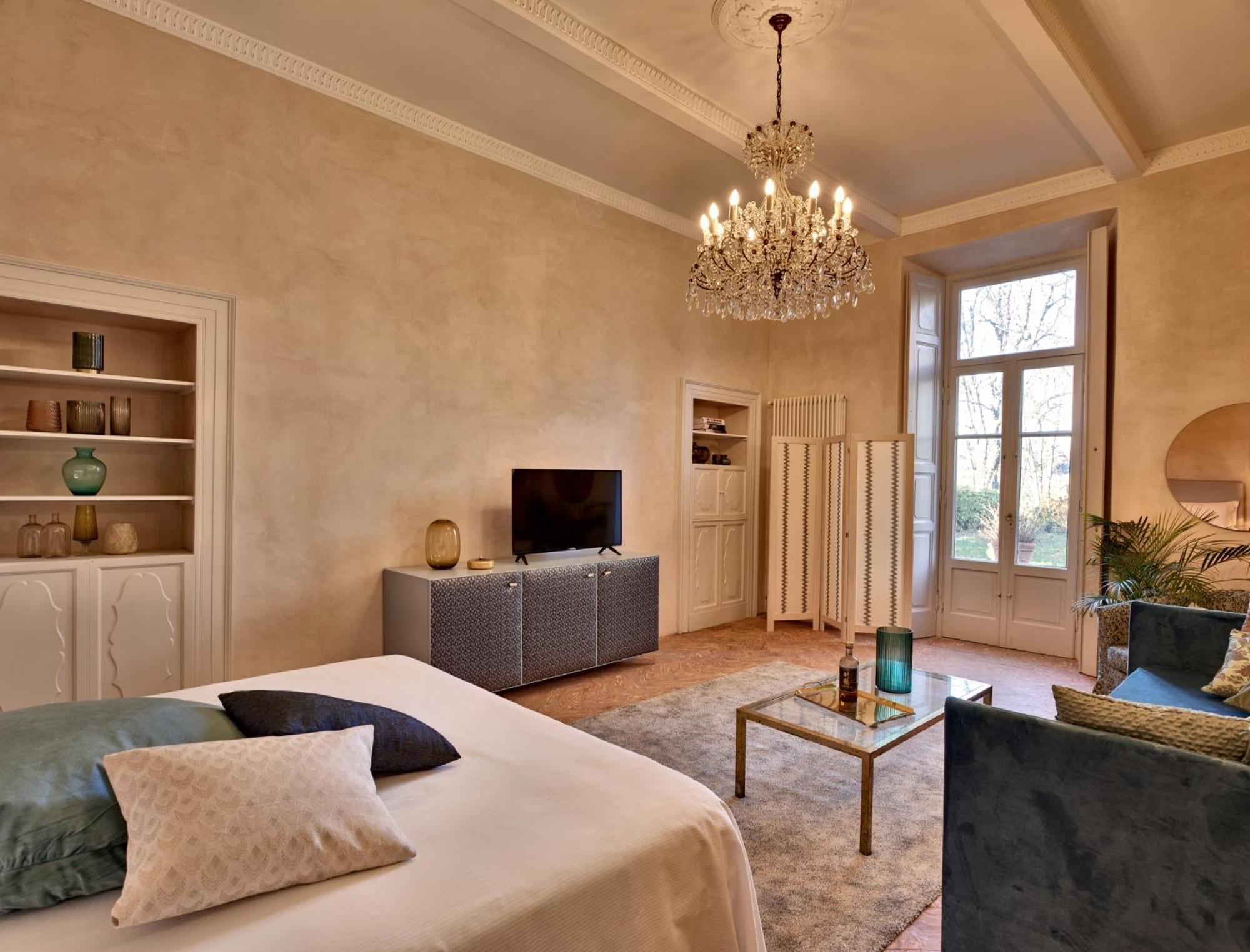 Suite - Photo 14