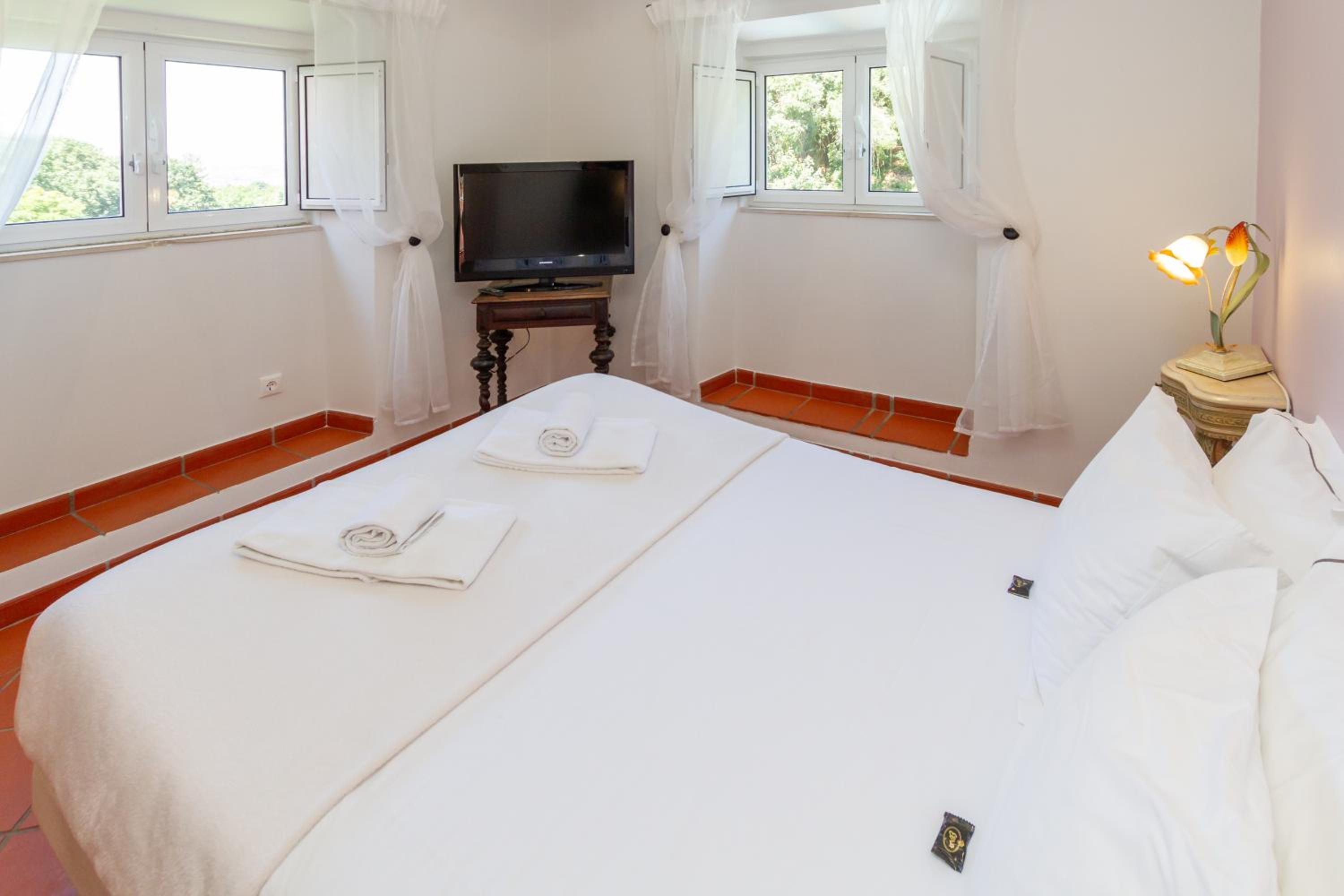 Double or Twin Room - Photo 3